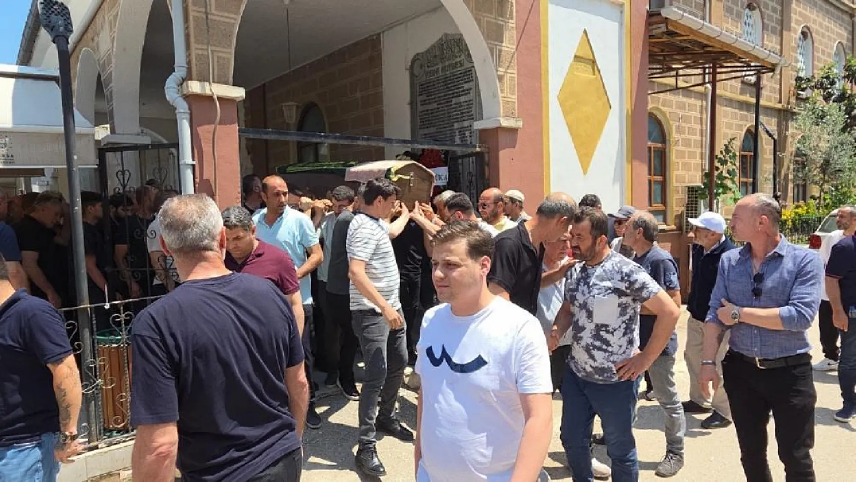 2 evladını motosiklet kazasında kaybeden anne ve babanın feryadı yürek yaktı