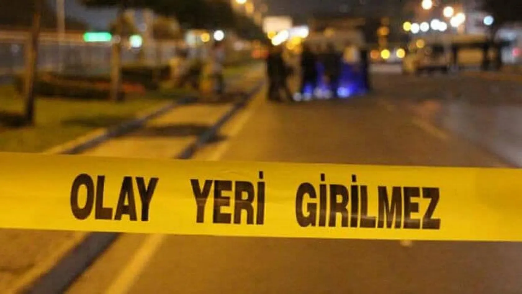 Babasını sırtından bıçaklayarak öldürdü, kendini ihbar etti