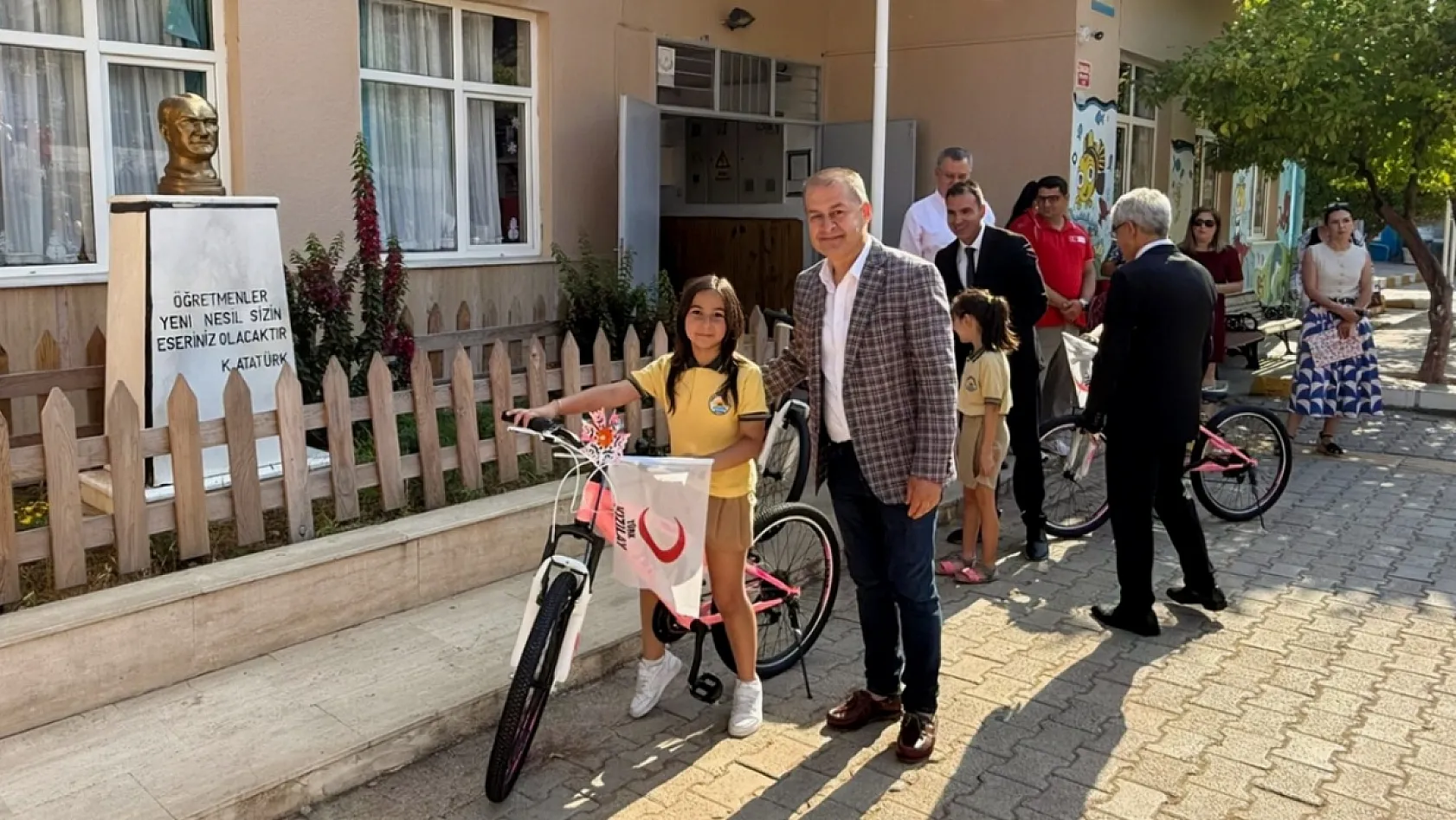 FTSO'dan Fethiye'de Kan Bağışını Teşvik Eden 3 Öğrenciye Bisiklet Hediyesi