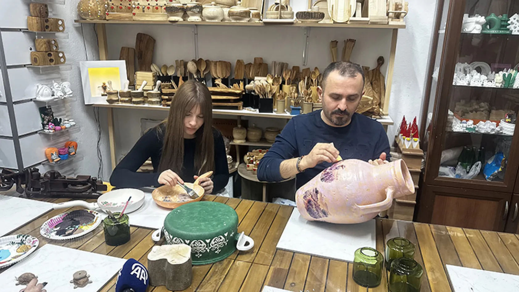 Üç kuşaktır atık ahşap sanata dönüşüyor