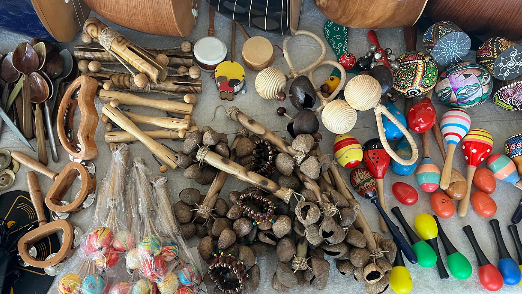 Fethiye'de uygun fiyatlı ikinci el müzik aletleri ilgi görüyor
