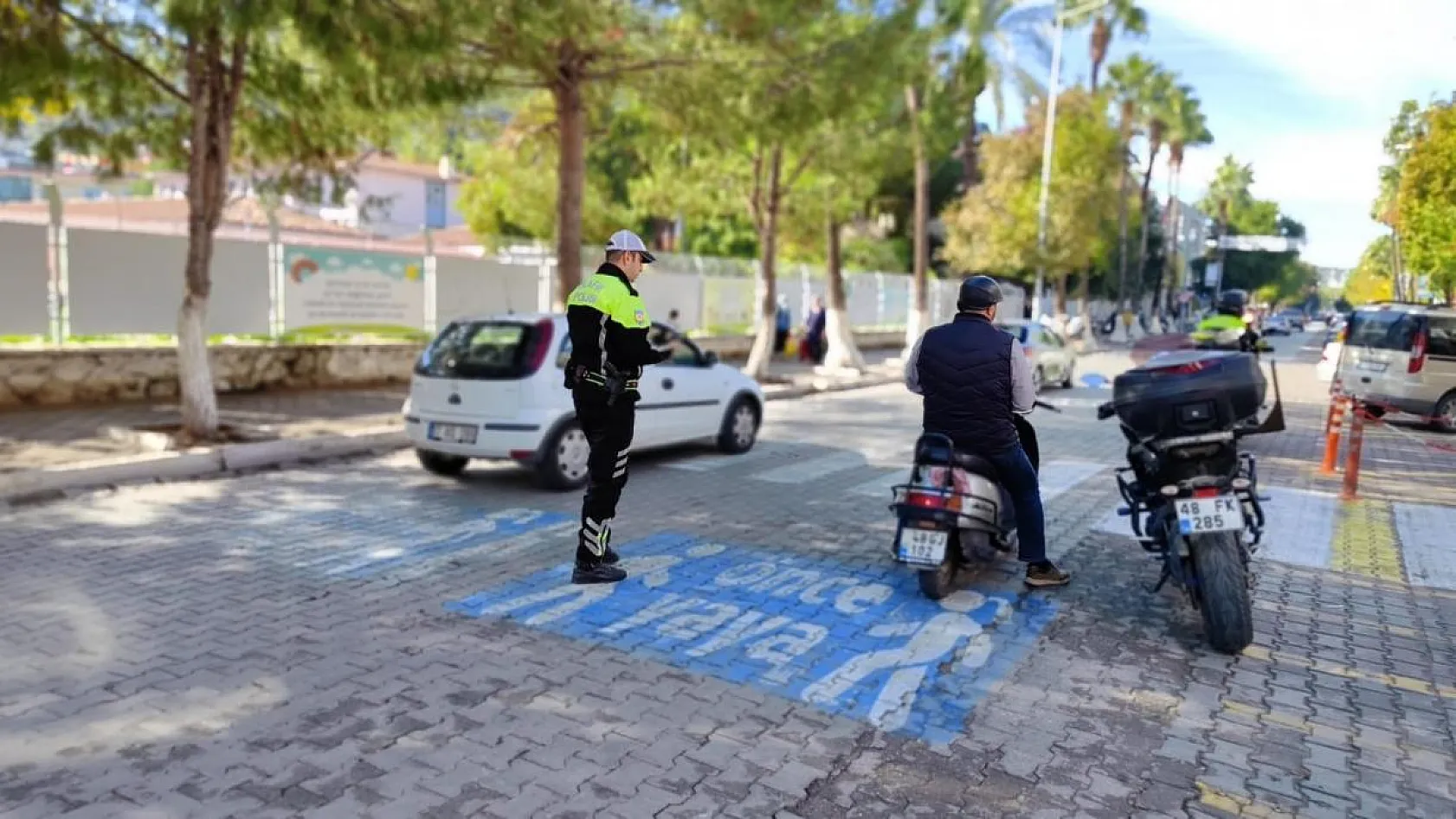 Motosiklet sürücüleri denetlendi
