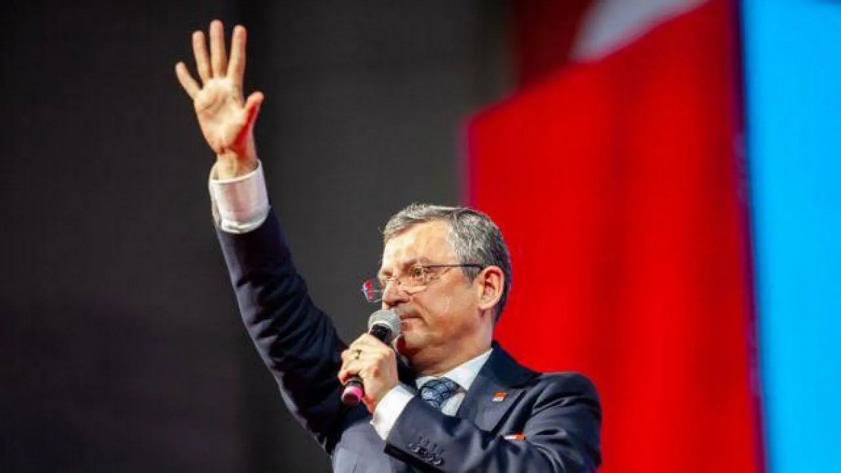 Özgür Özel CHP Genel Başkanı seçildi