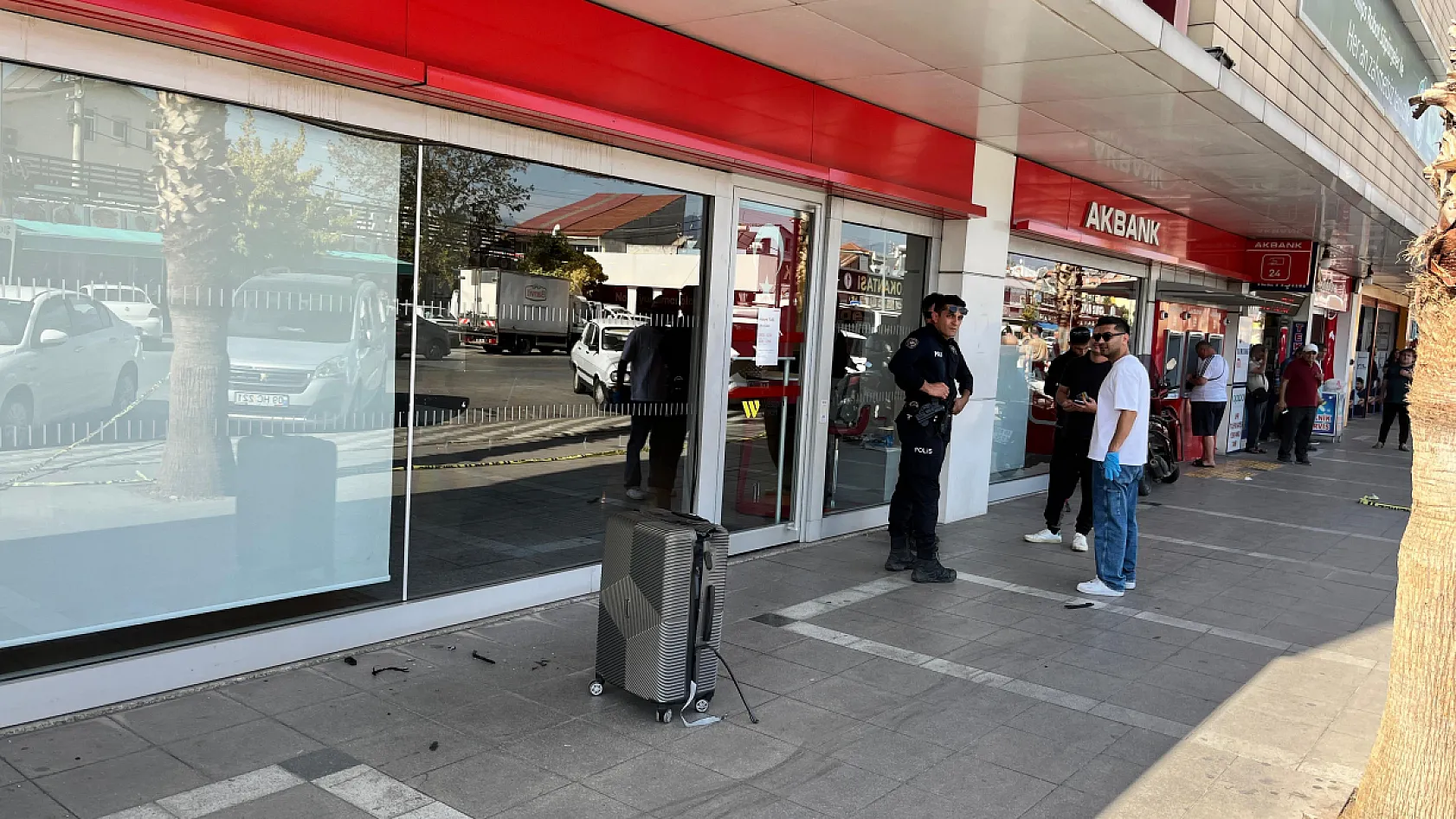 Fethiye'de Şüpheli Bavul, Fünye İle Patlatıldı