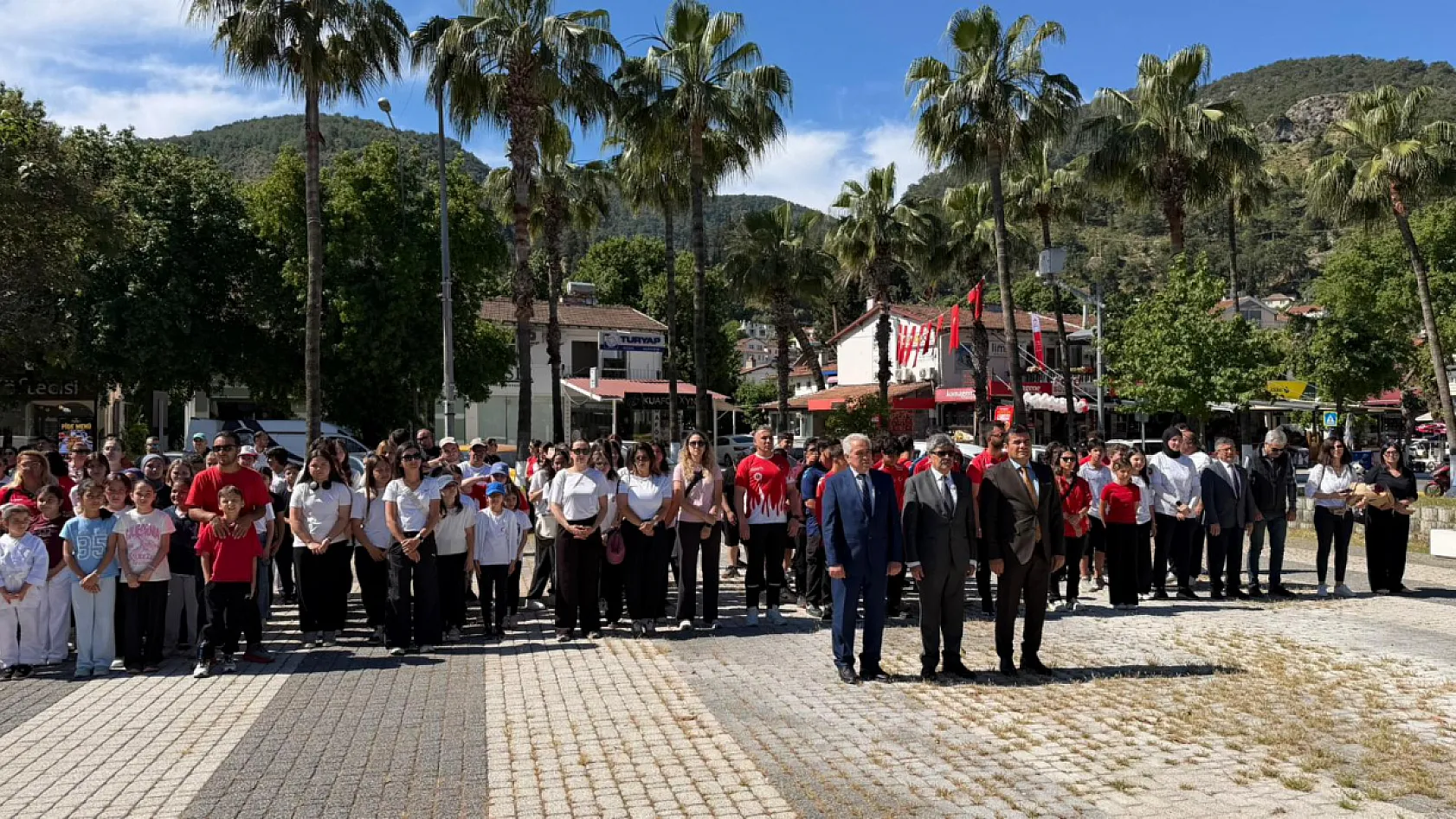 Fethiye'de 15-21 Mayıs Gençlik Haftası Çelenk Töreniyle Başladı