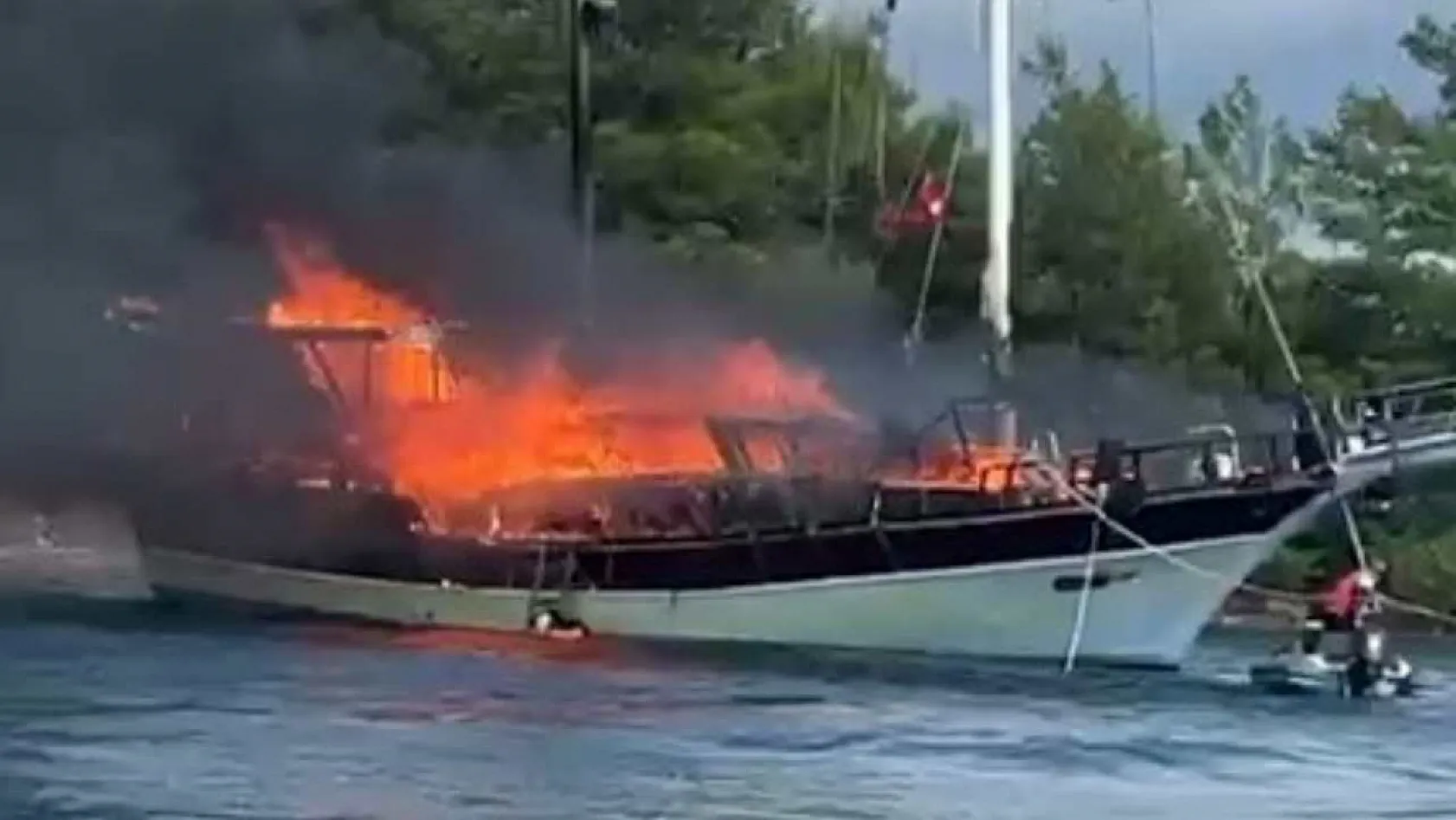 Göcek'te teknede çıkan yangın söndürüldü