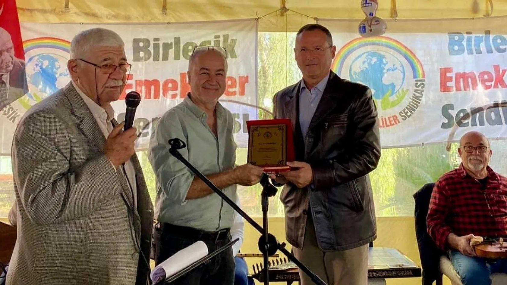 Fethiye Birleşik Emekliler Sendikası'ndan Başkan Karaca'ya teşekkür plaketi