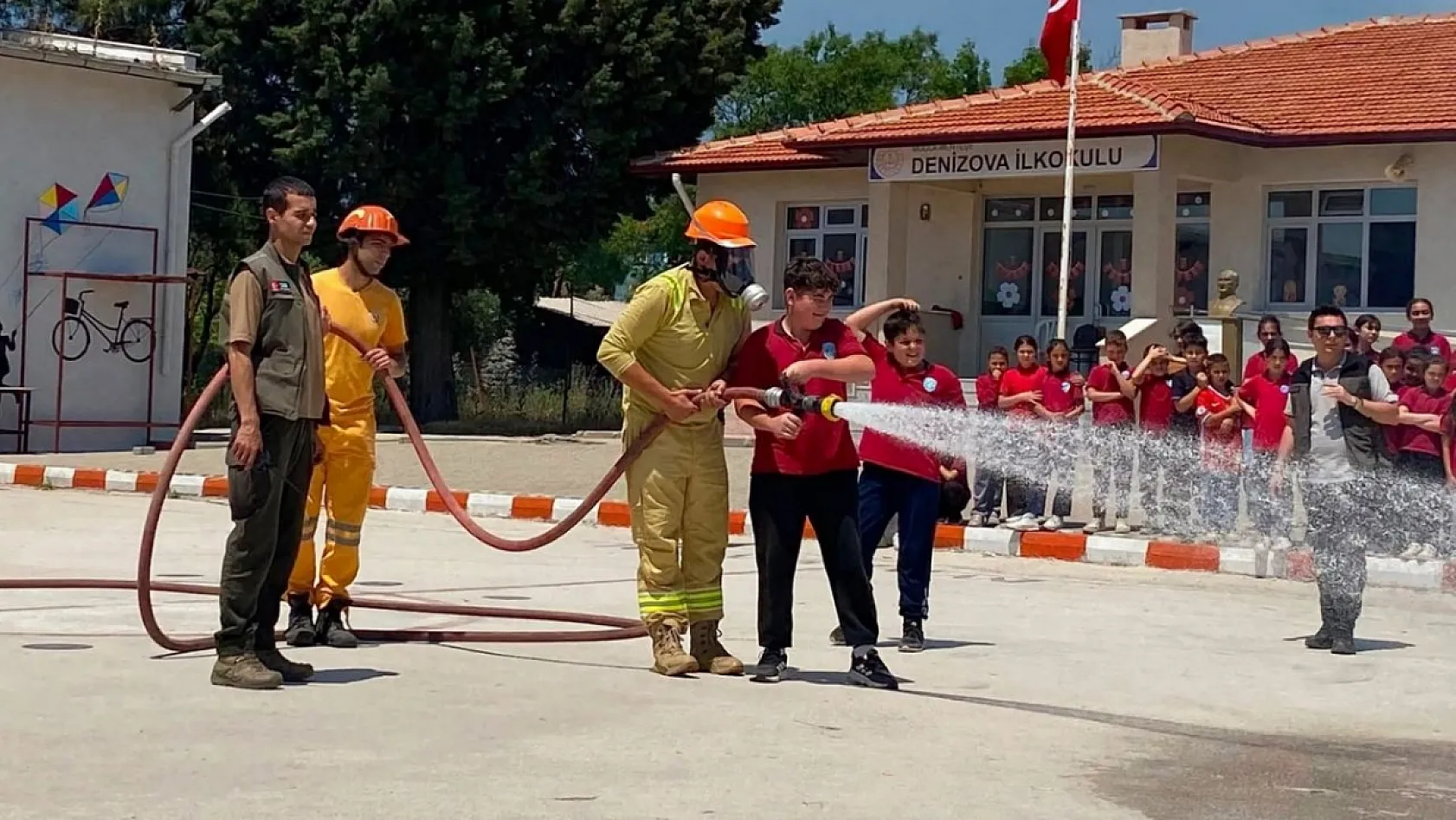 Muğla'da öğrencilere orman yangını tatbikatı yapıldı