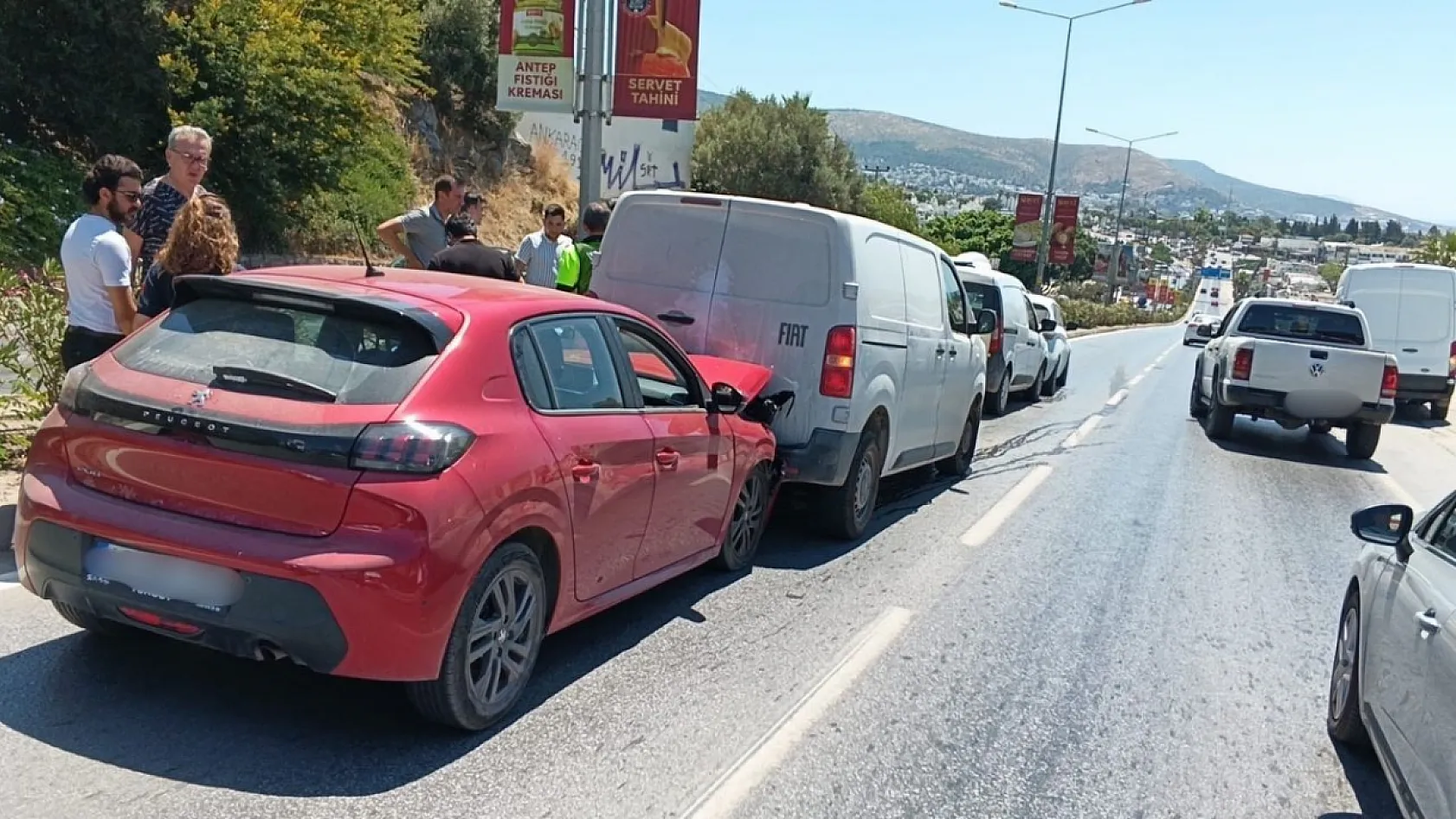 Bodrum'da zincirleme kaza: 5 araç birbirine girdi