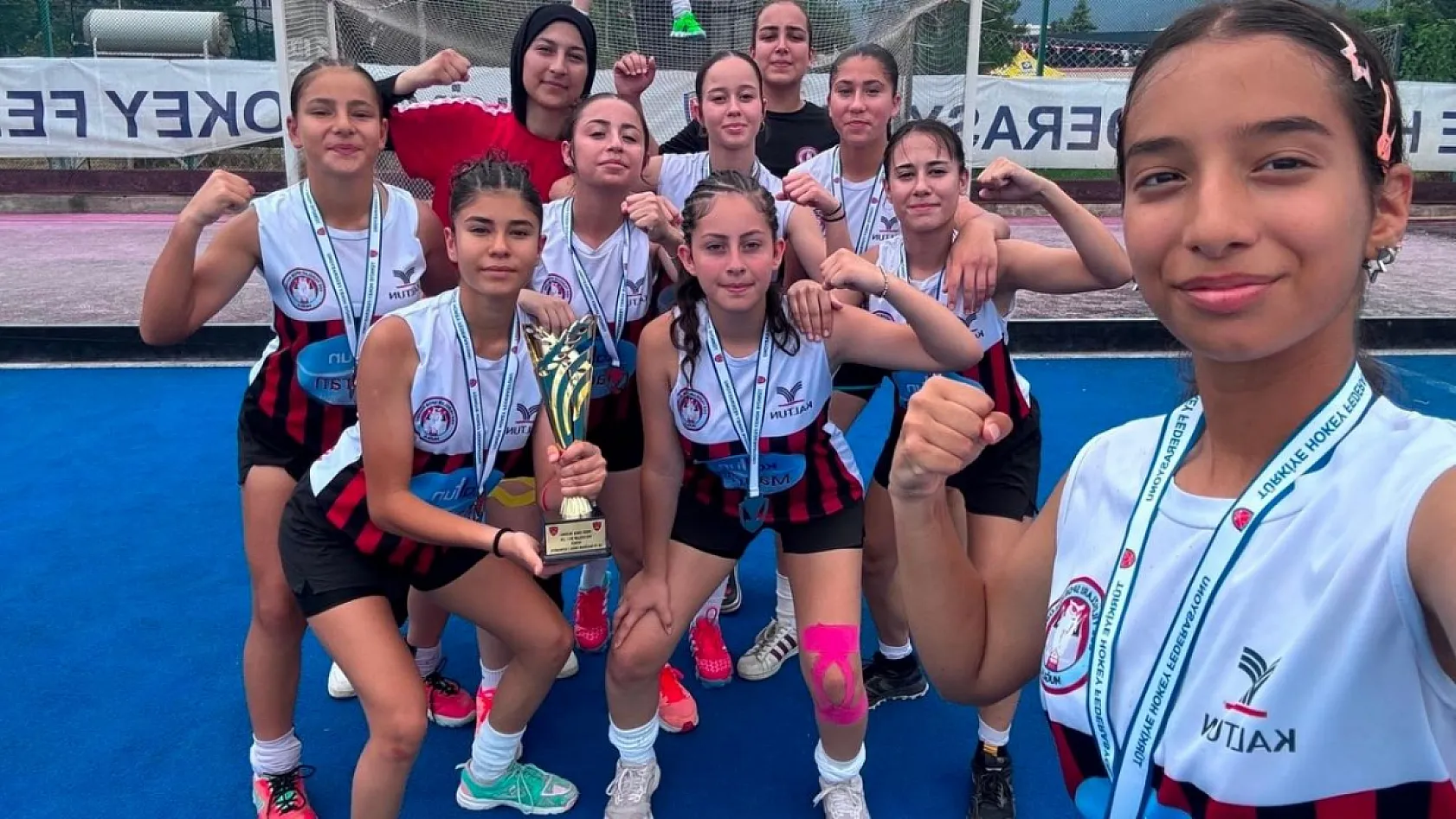 Ege Yıldızları U16 Türkiye Hokey 1'inci Ligi'nde Türkiye ikincisi oldu