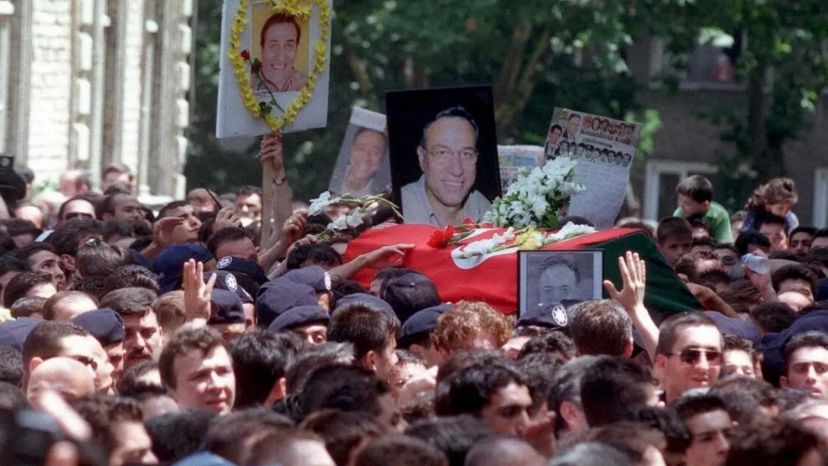 Türk Sinemasının Efsanesi Kemal Sunal'ı Kaybedeli 26 Yıl Oldu