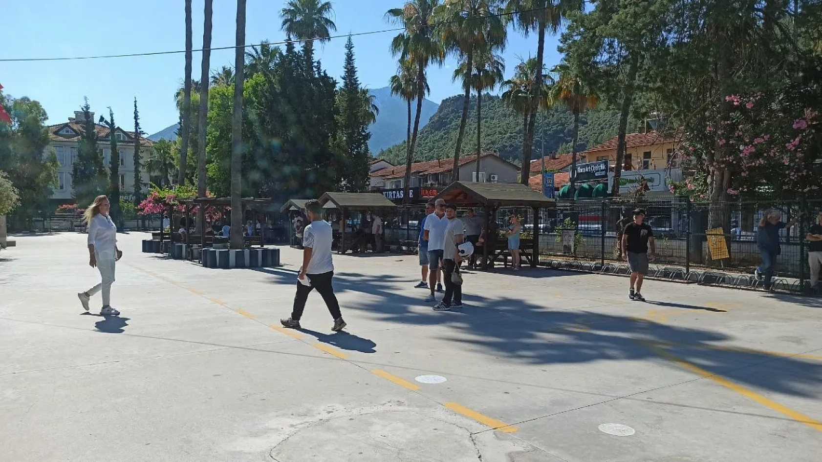 Fethiye'de AYT Heyecanı Başladı: Üniversite Adayları İkinci Oturum İçin Sınava Girdi