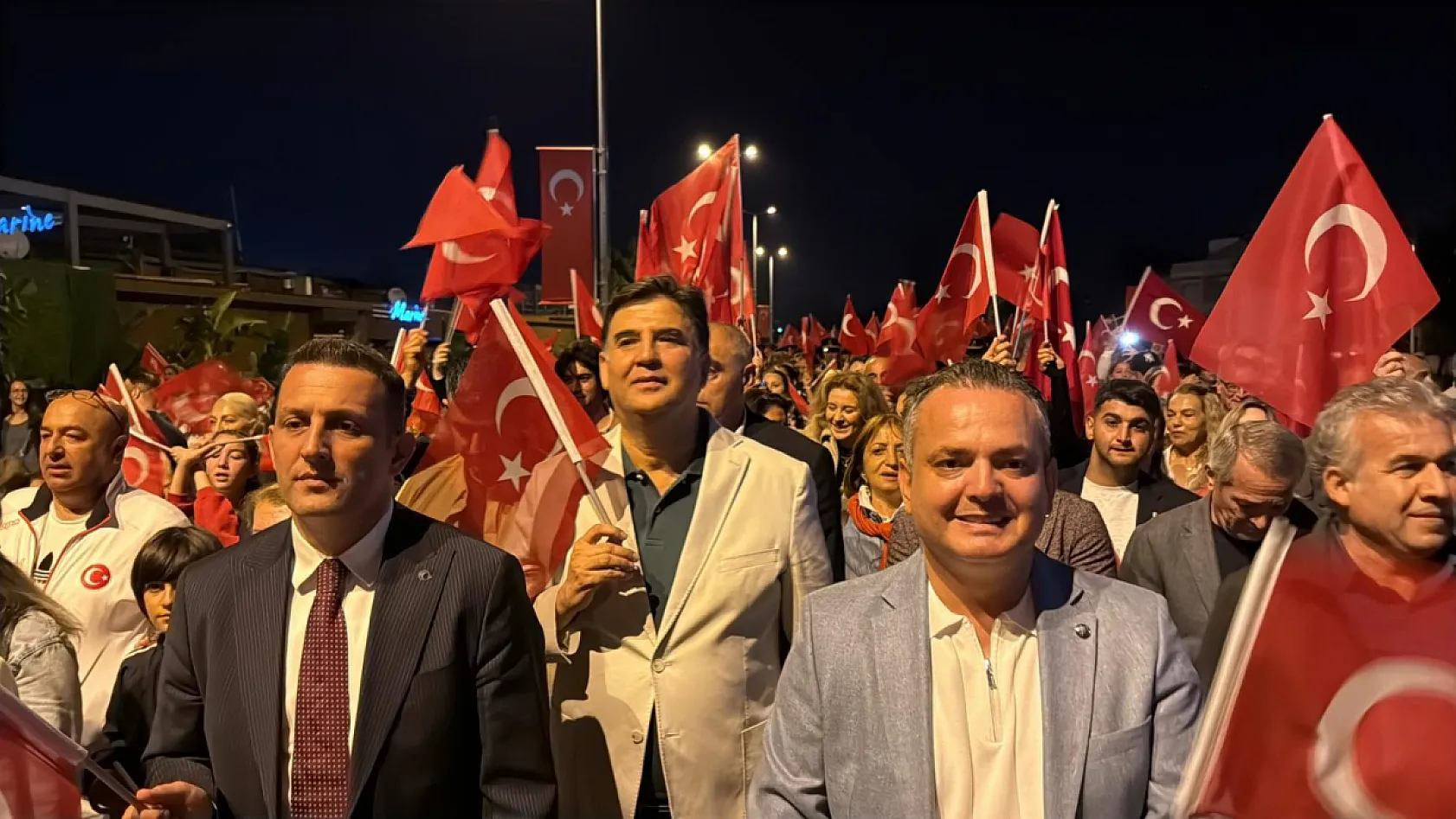 Fethiye'de Cumhuriyet Yürüyüşü Düzenlendi