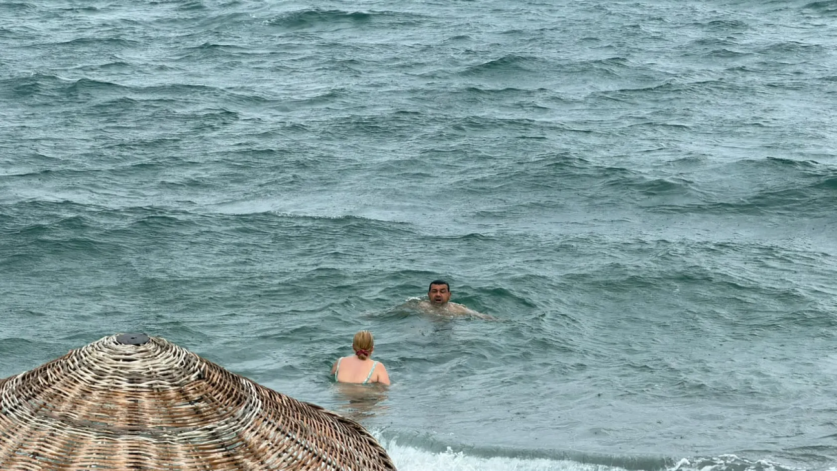Fethiye'de yağmur deniz keyfine engel olmadı