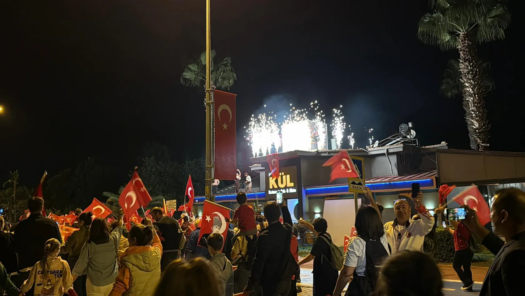 Fethiye'de Cumhuriyet Yürüyüşü Düzenlendi