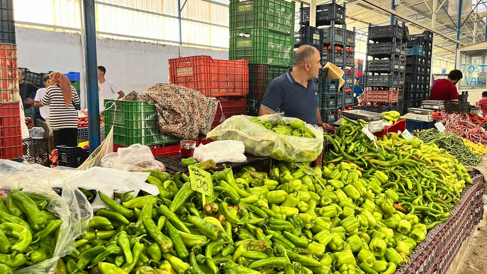Fethiye Salı Pazarı'nda Fiyatlar Düştü! 'Kışlık Alışverişini Kaçırmayın!'