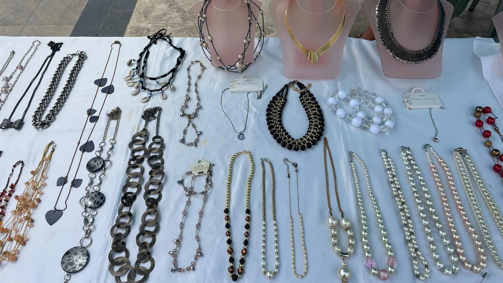 Fethiye'de Anneler Günü için el emeği stantları açıldı
