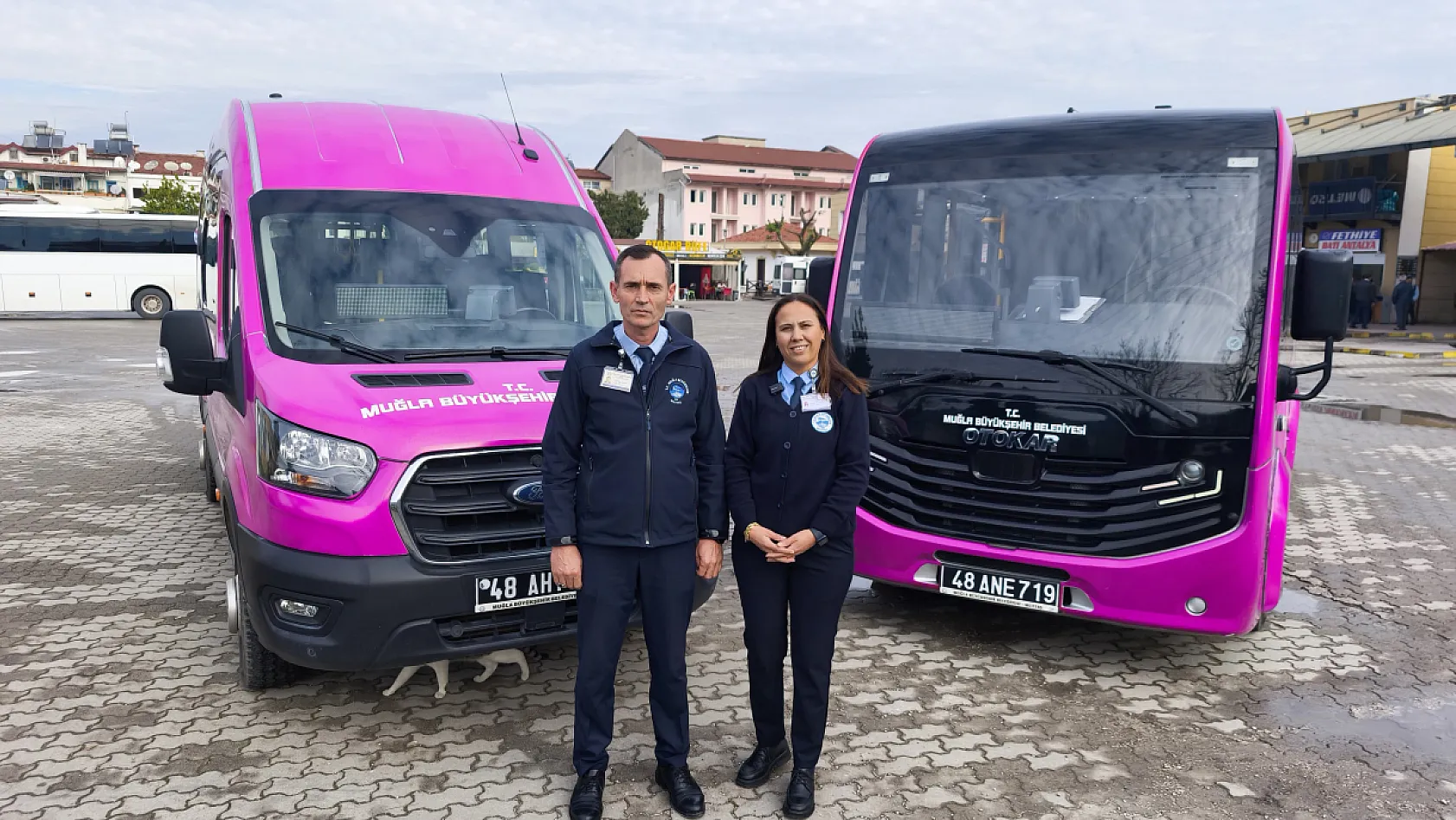 Fethiye'de Mor Otobüsler Hizmete Başladı