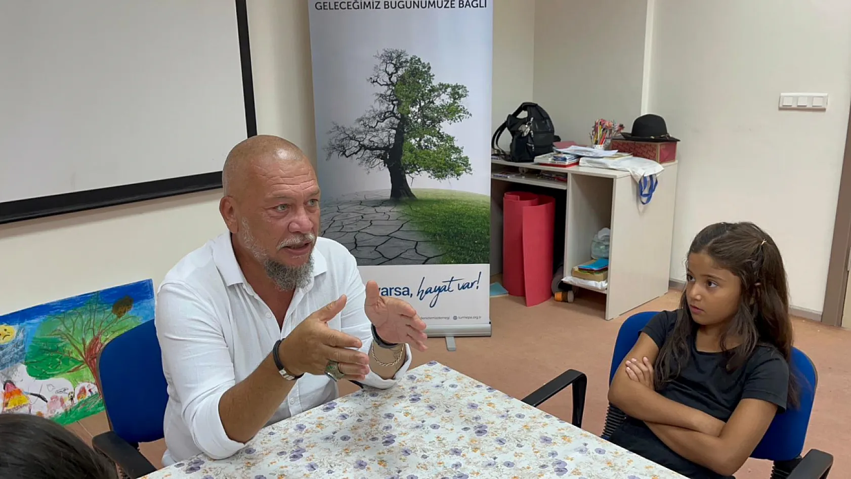 Fethiye'de Seda Köktener, Çocuklara Gazetecilik Mesleğini Anlattı