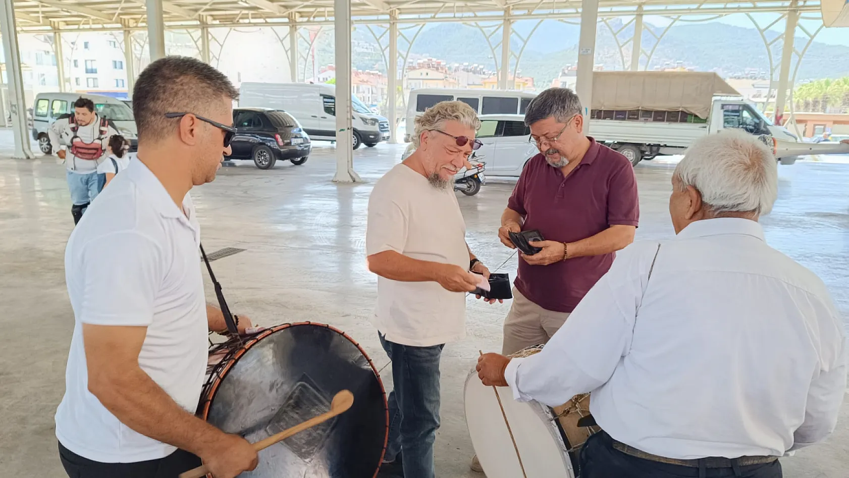 Fethiye'de Çıralı ailesinin mutlu günü öncesi geniş katılımlı buluşma
