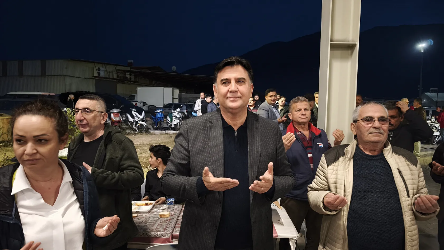 Fethiye Karaçulha Toptancı Hali'nde İftar Buluşmasına Yoğun Katılım