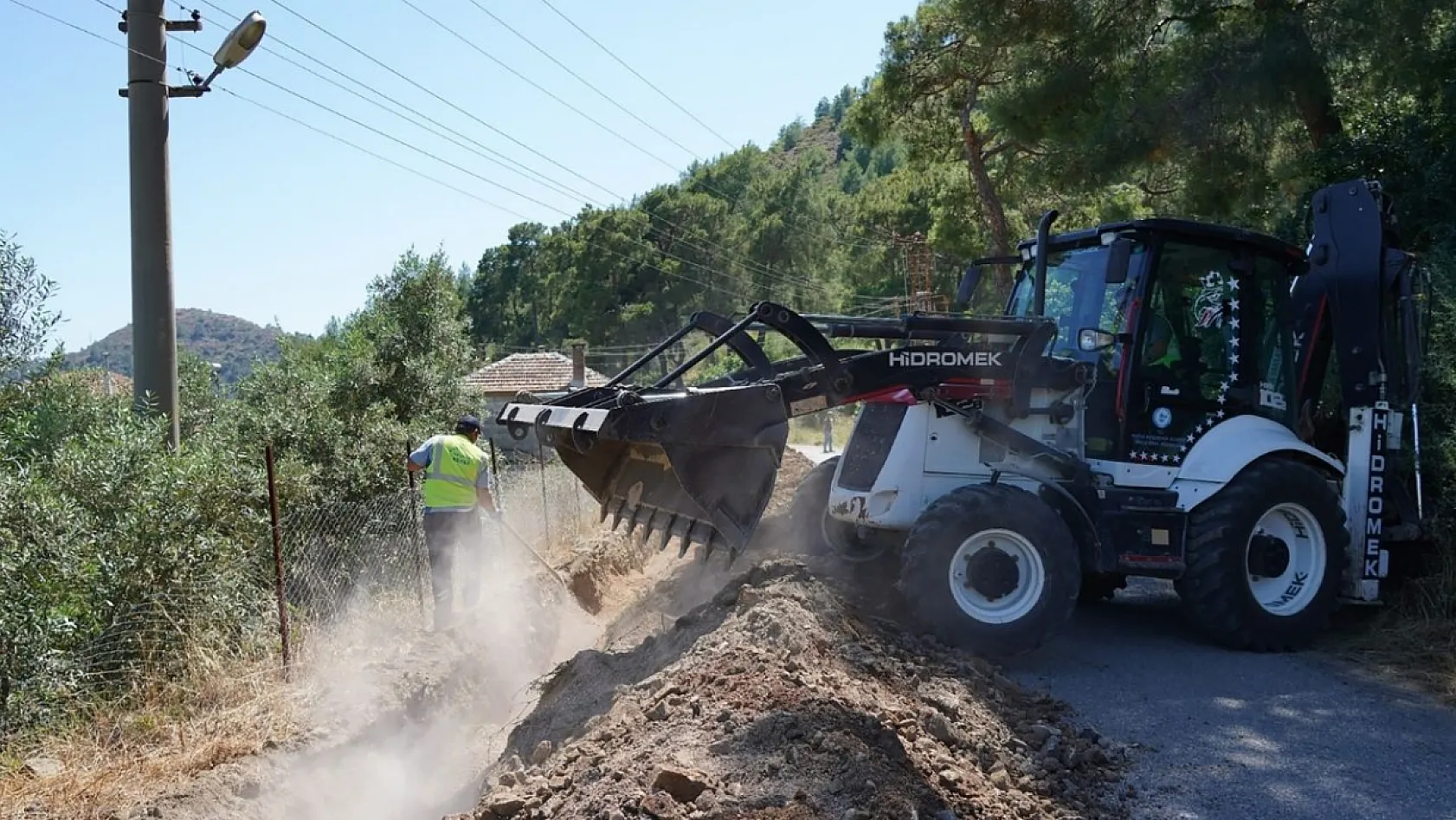 Köyceğiz Kemerağzı Mevkii'ndeki içme suyu hattı yenileniyor