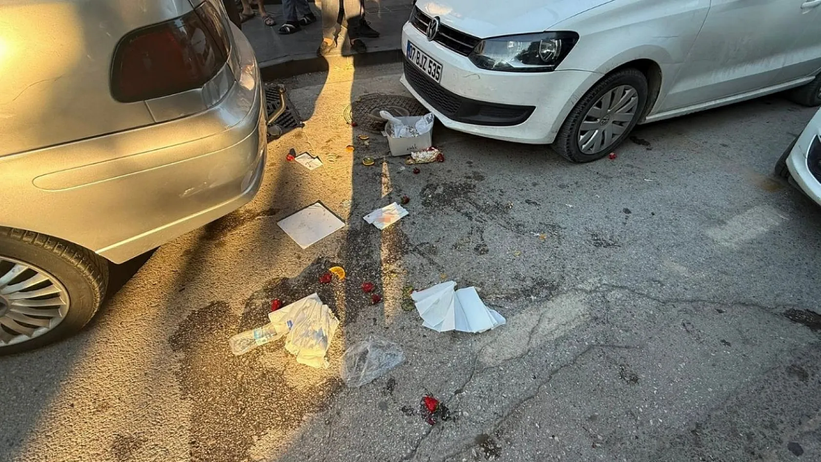 Doğum günü pastasıyla yürürken silahlı saldırıya uğradı