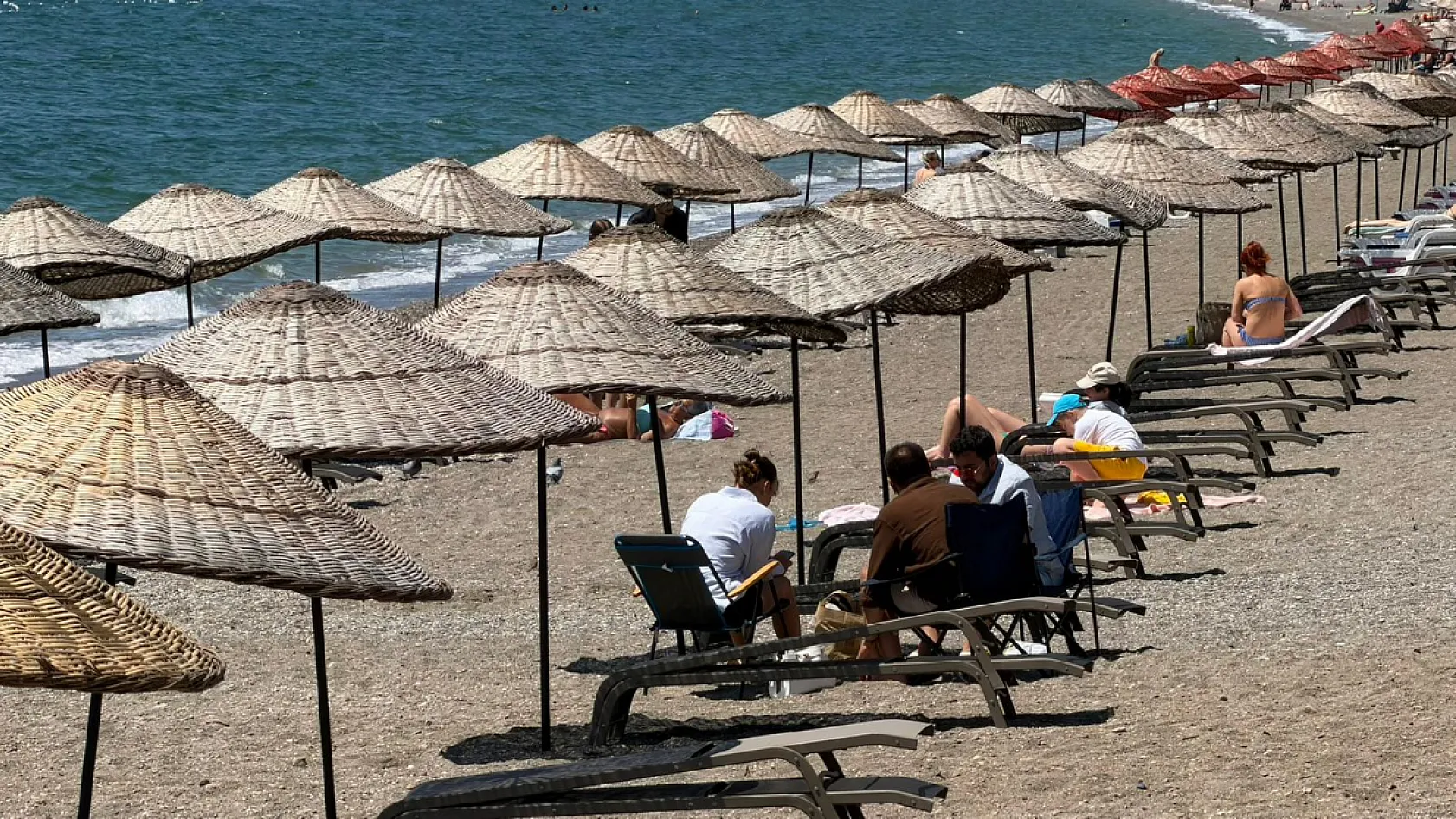 Fethiye'de Sıcak Havayı Fırsat Bilenler Sahillere Akın Etti