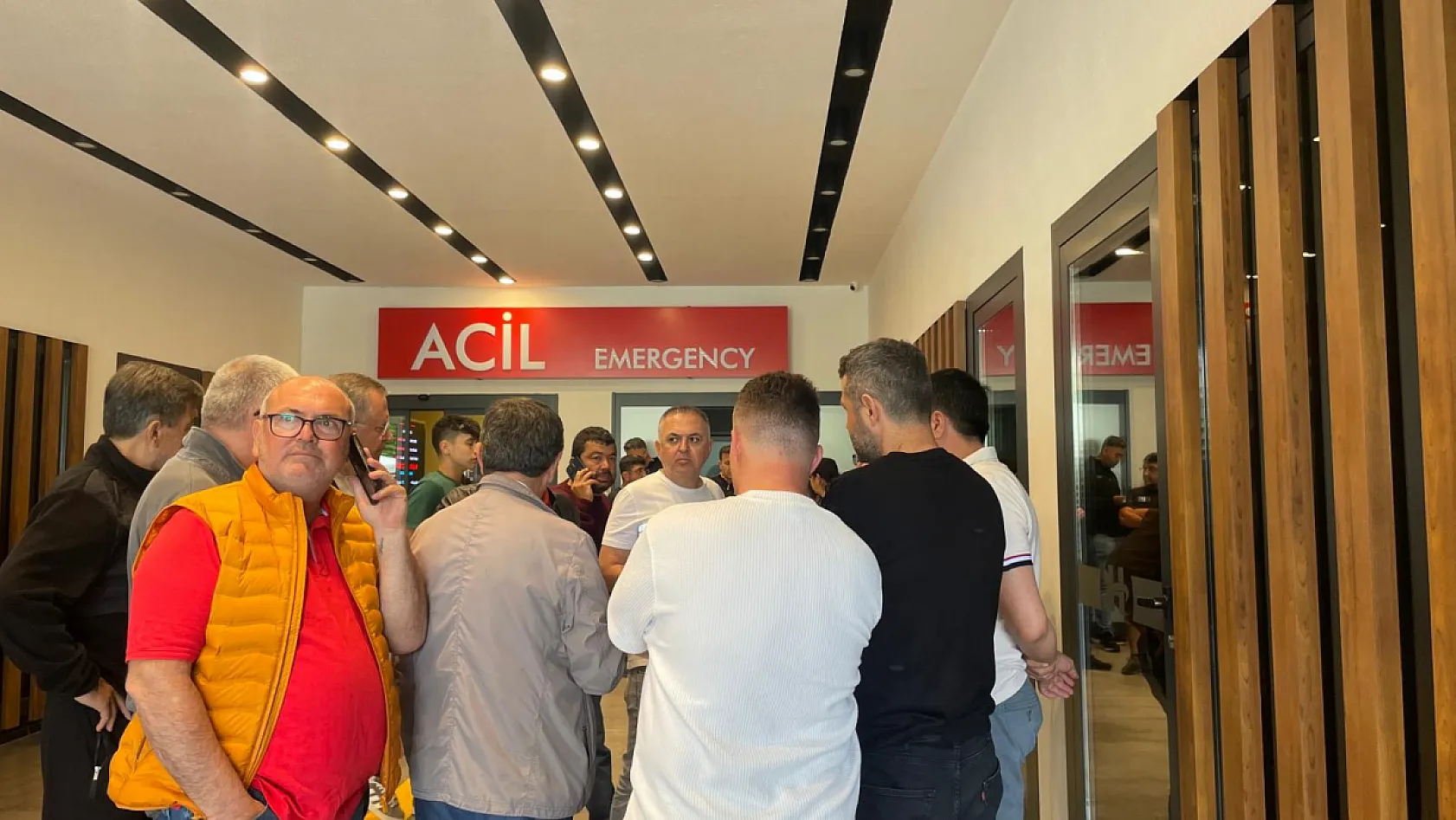 Fethiye Belediye Başkanı Karaca için hastane önünde yoğun bekleyiş