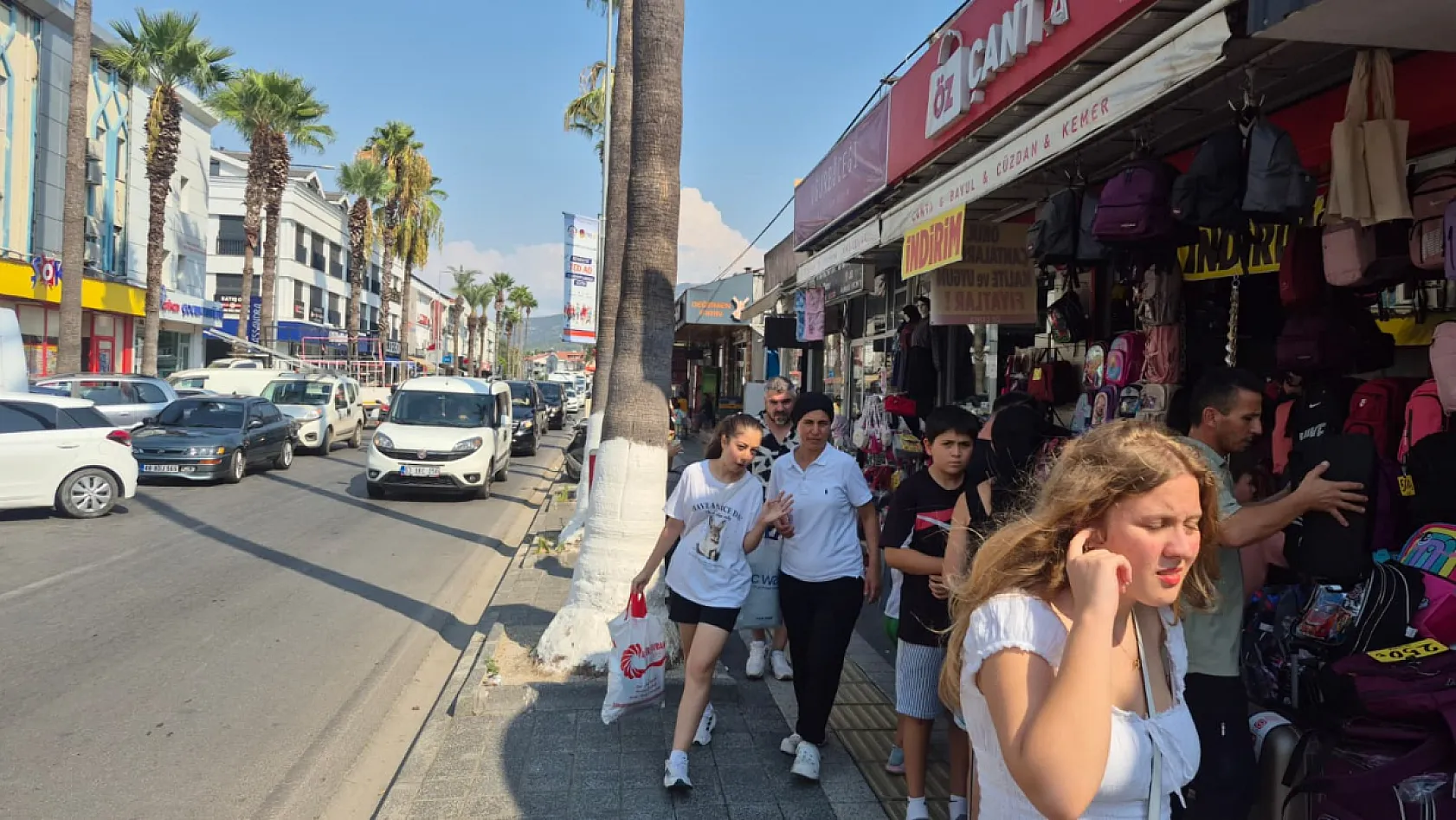 Fethiye'de okul alışverişi hareketliliği sürüyor