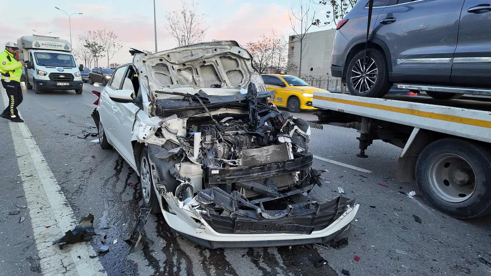 4 aracın karıştığı zincirleme kazada 5 kişi yaralandı