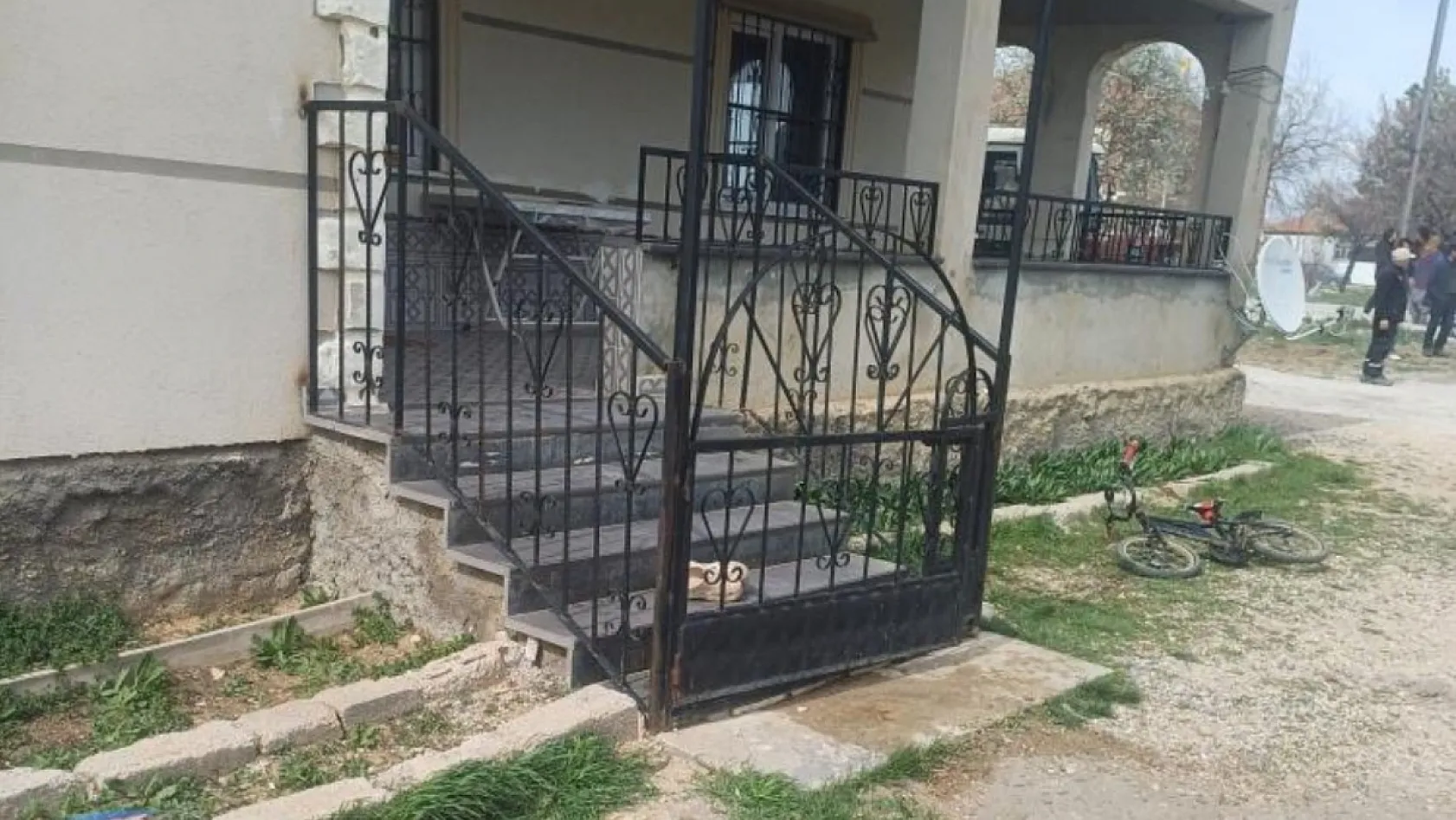 4 çocuk annesi eşini öldürüp intihar etti