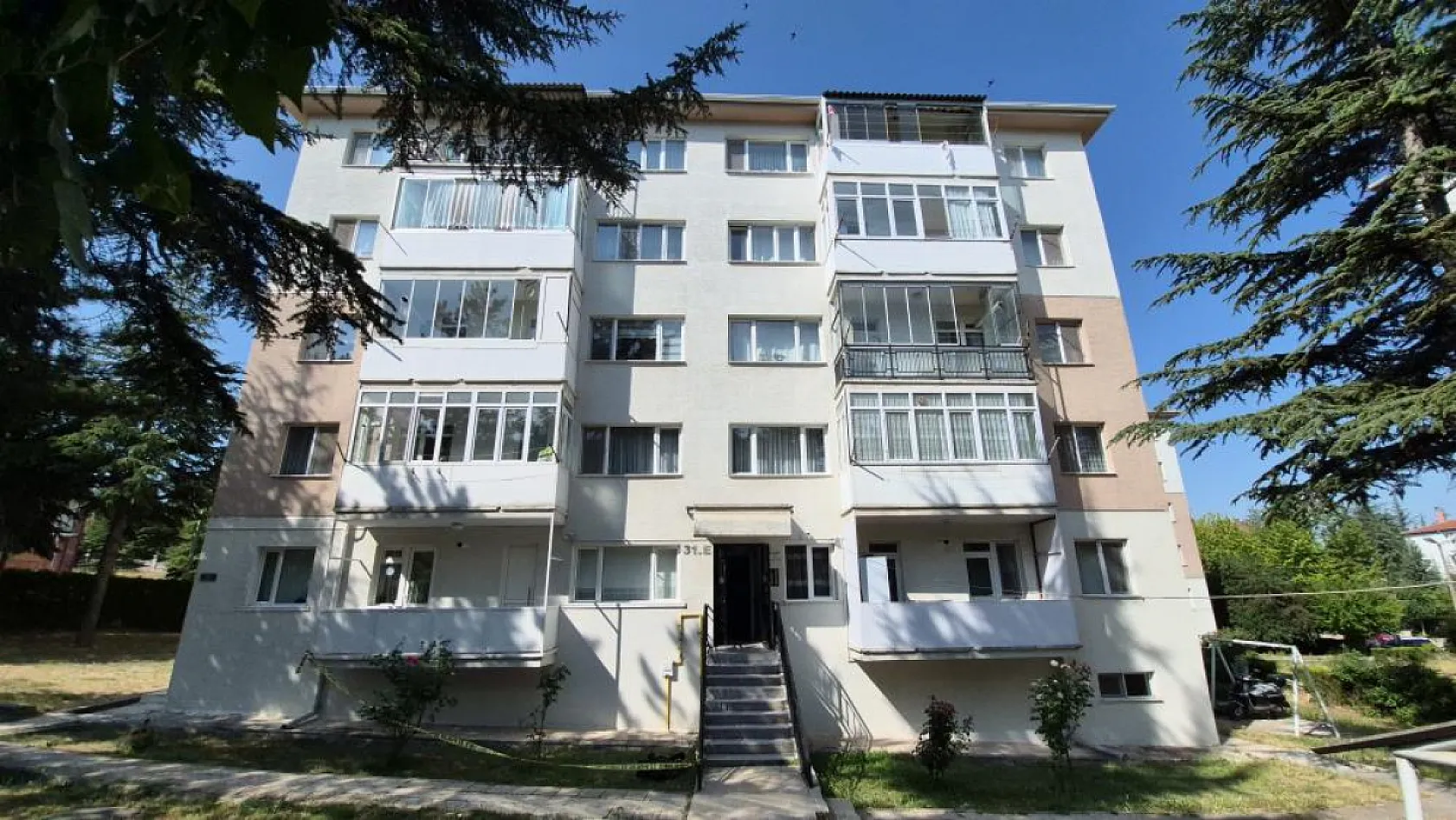 4'üncü kattan düşen yaşlı kadın hayatını kaybetti