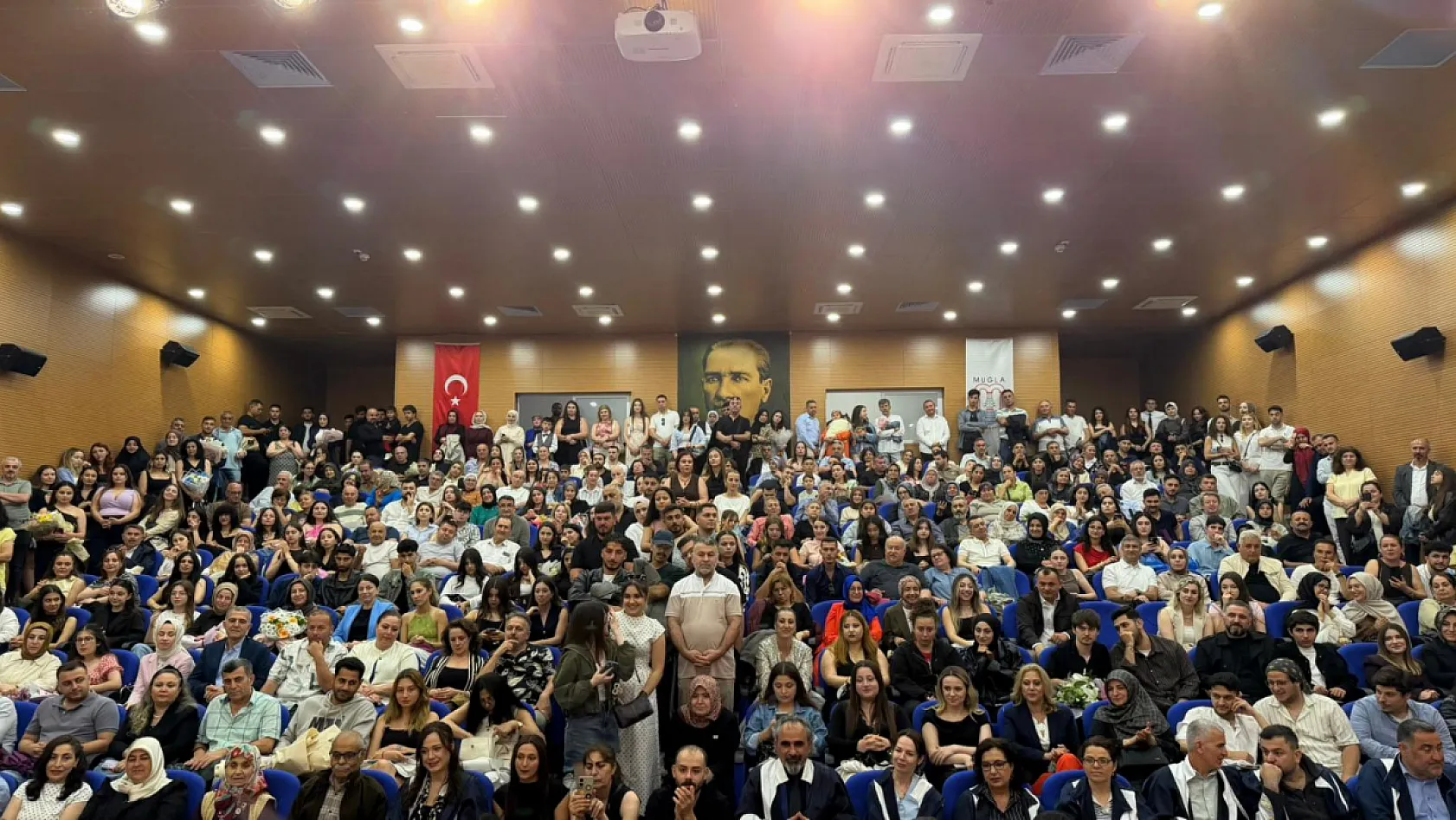 Fethiye'de MSKÜ İşletme Fakültesi'nde Mezuniyet Coşkusu Yaşandı