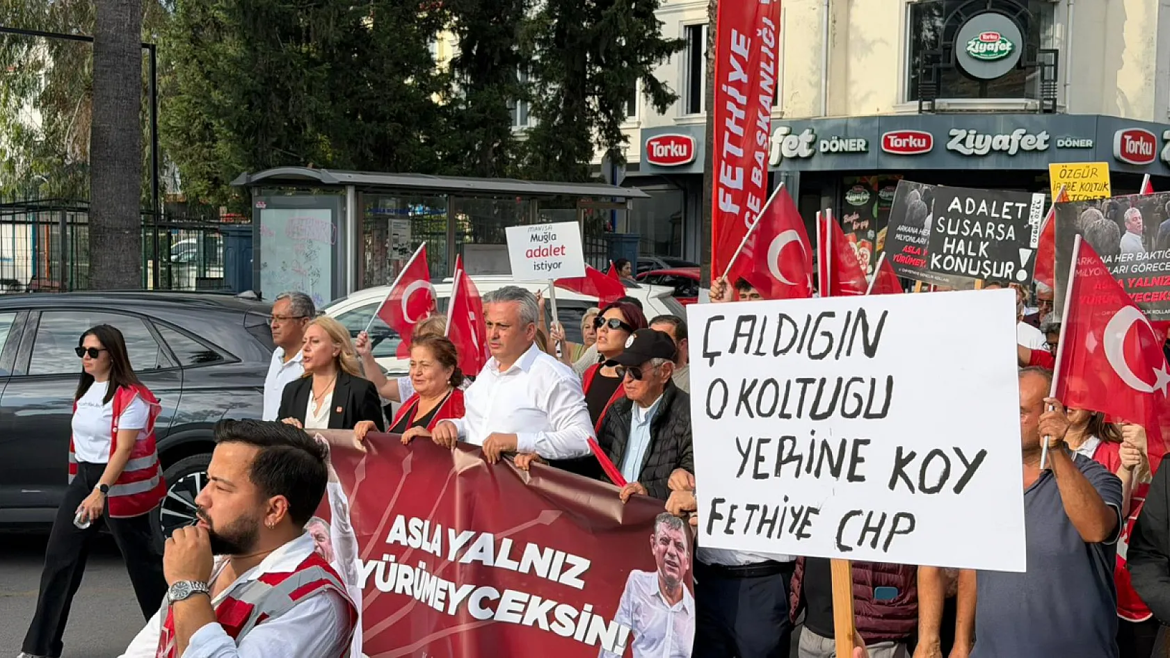 Fethiye'de 'Sandık İradesi' Yürüyüşü