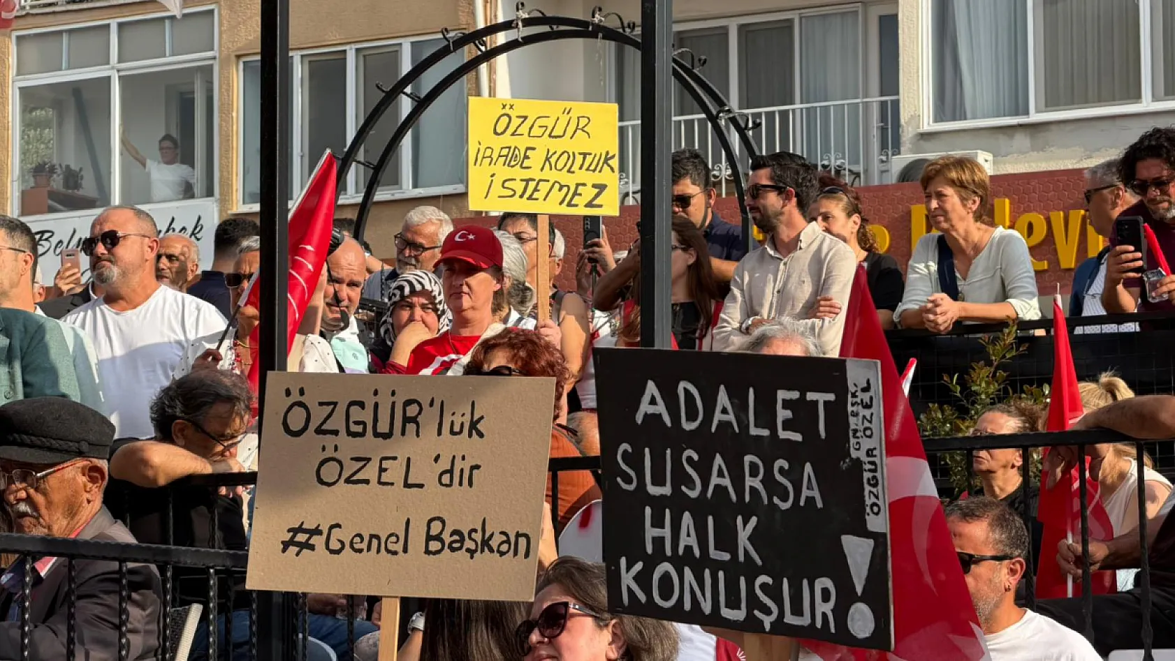 Fethiye'de 'Sandık İradesi' Yürüyüşü