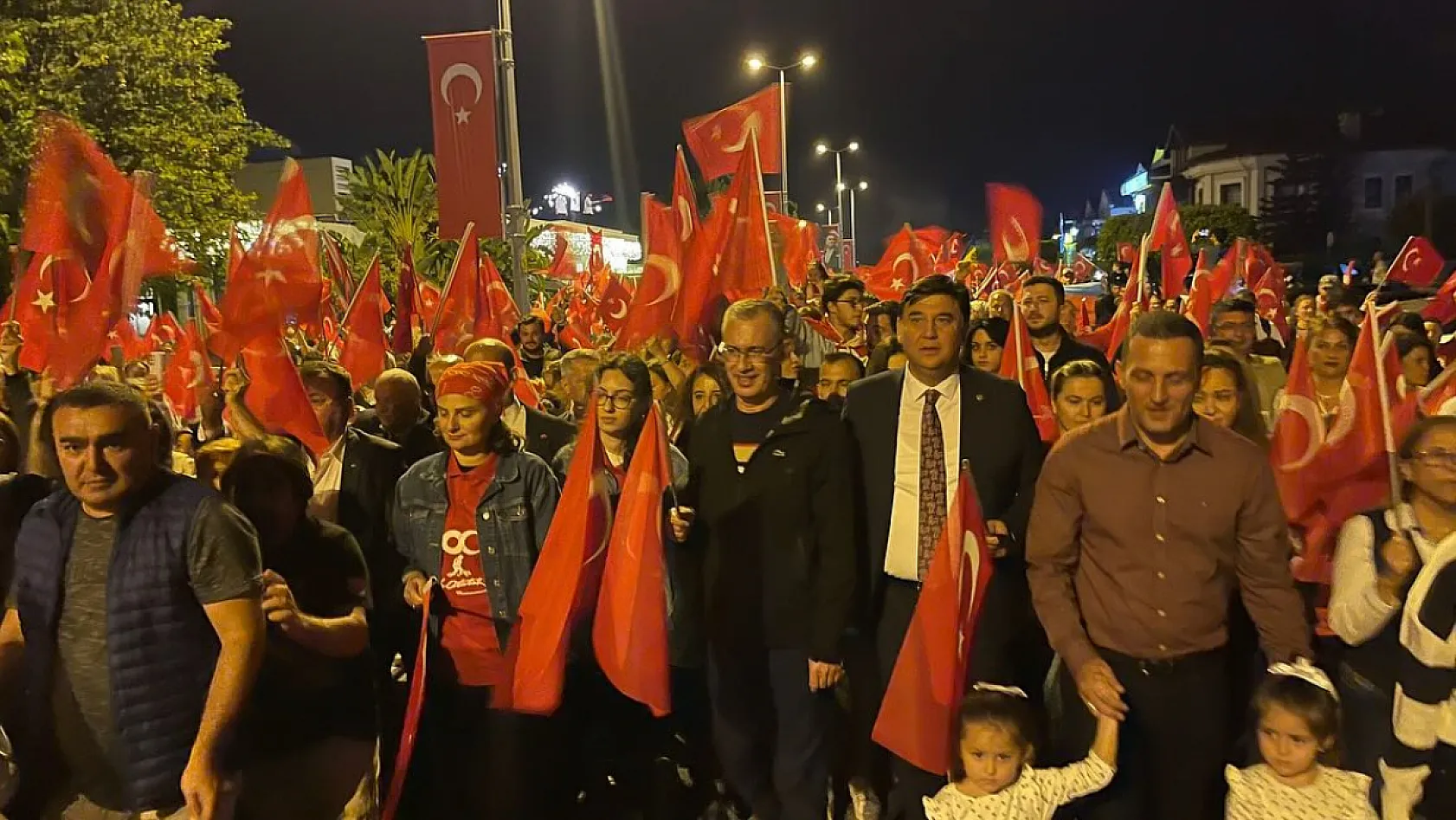 Fethiye'de Cumhuriyet Yürüyüşü Düzenlendi