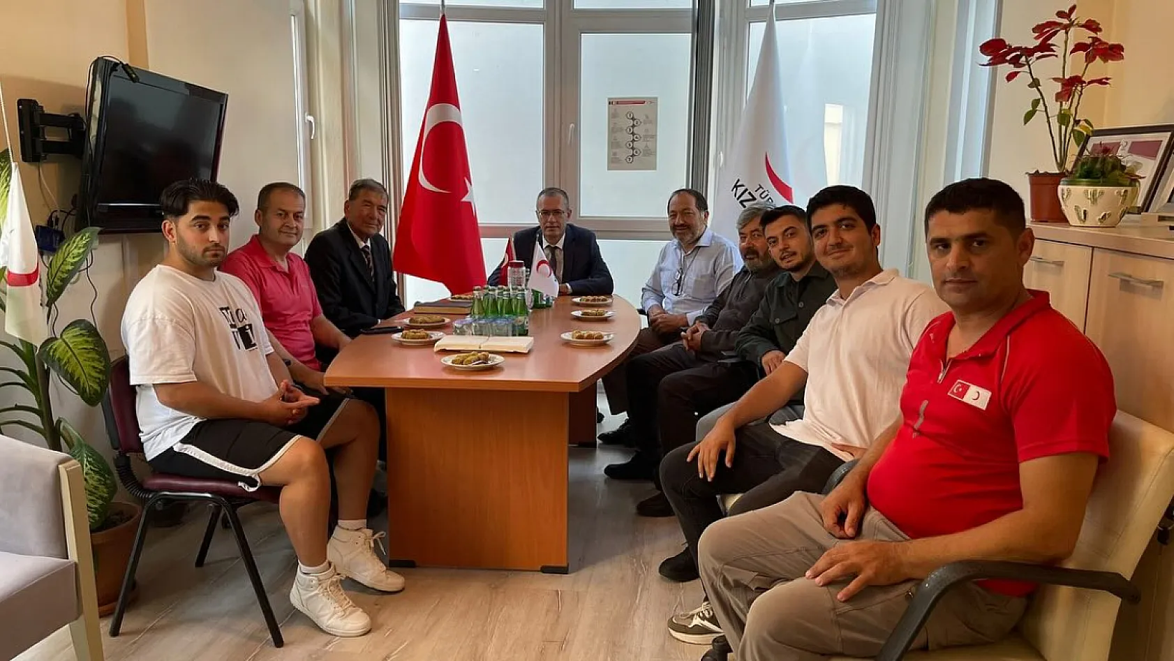 Fethiye Kaymakamı Ertaş, Kızılay Fethiye Şubesi'ni ziyaret etti
