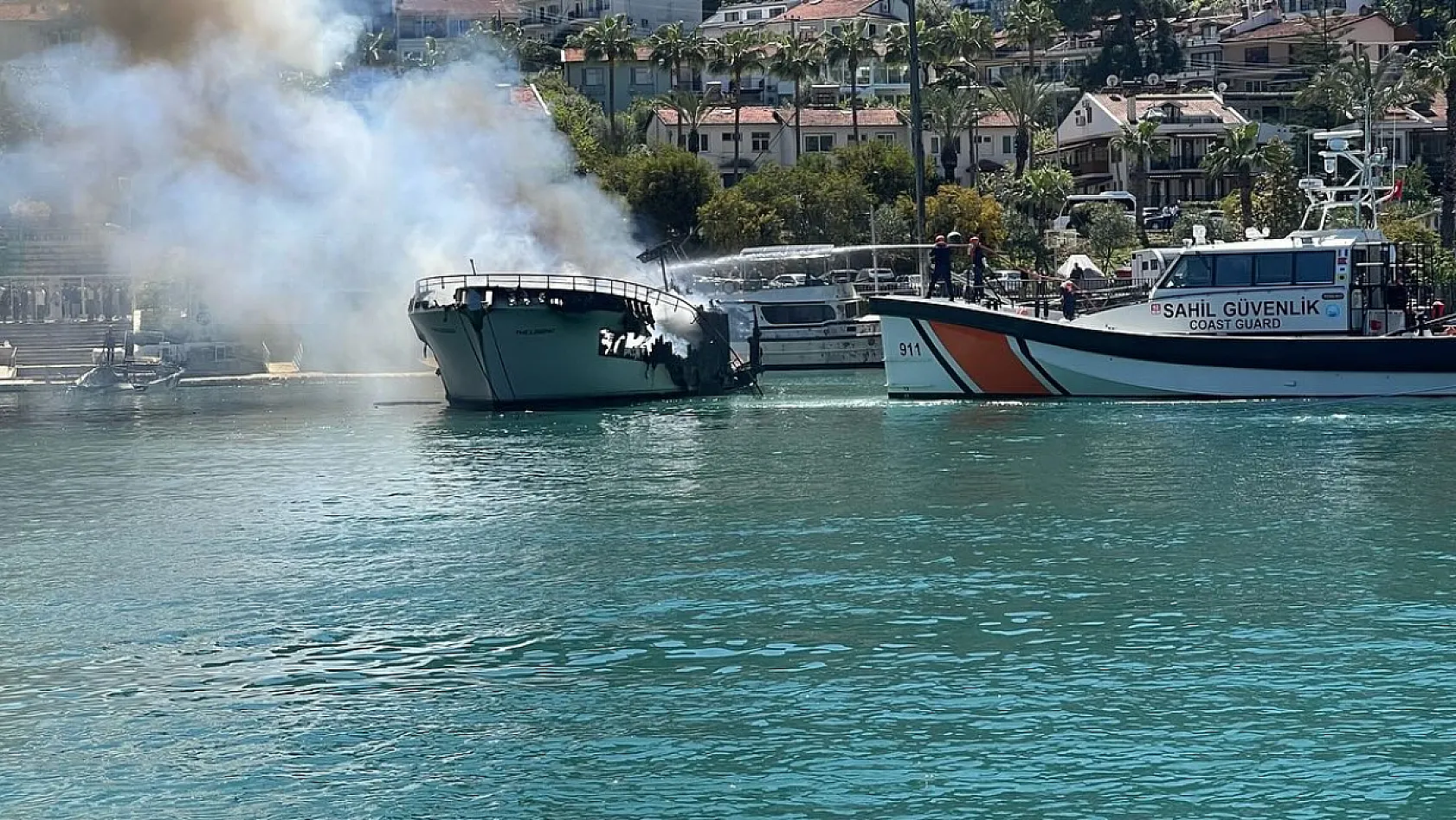 Fethiye Kaymakamı Ertaş, Karagözler'de Çıkan Yangında İncelemelerde Bulundu