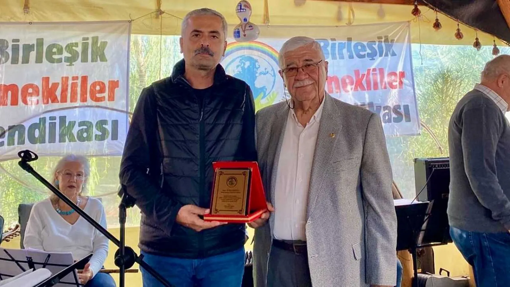 Fethiye Birleşik Emekliler Sendikası'ndan Başkan Karaca'ya teşekkür plaketi