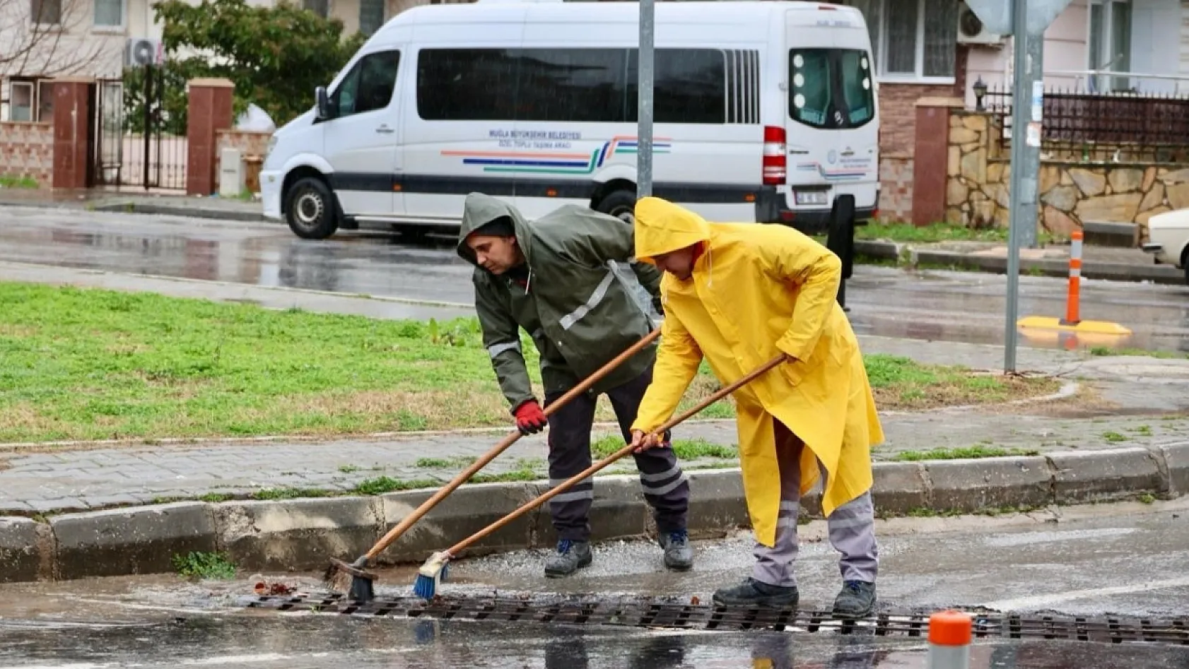 Menteşe Belediyesi ekiplerinden, 24 saatlik kesintisiz müdahale