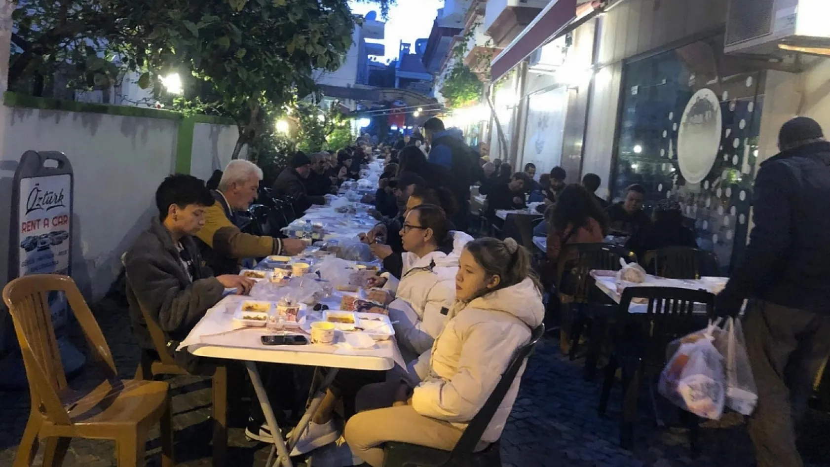 Datça'da 86. Sokak esnafından 400 kişilik iftar
