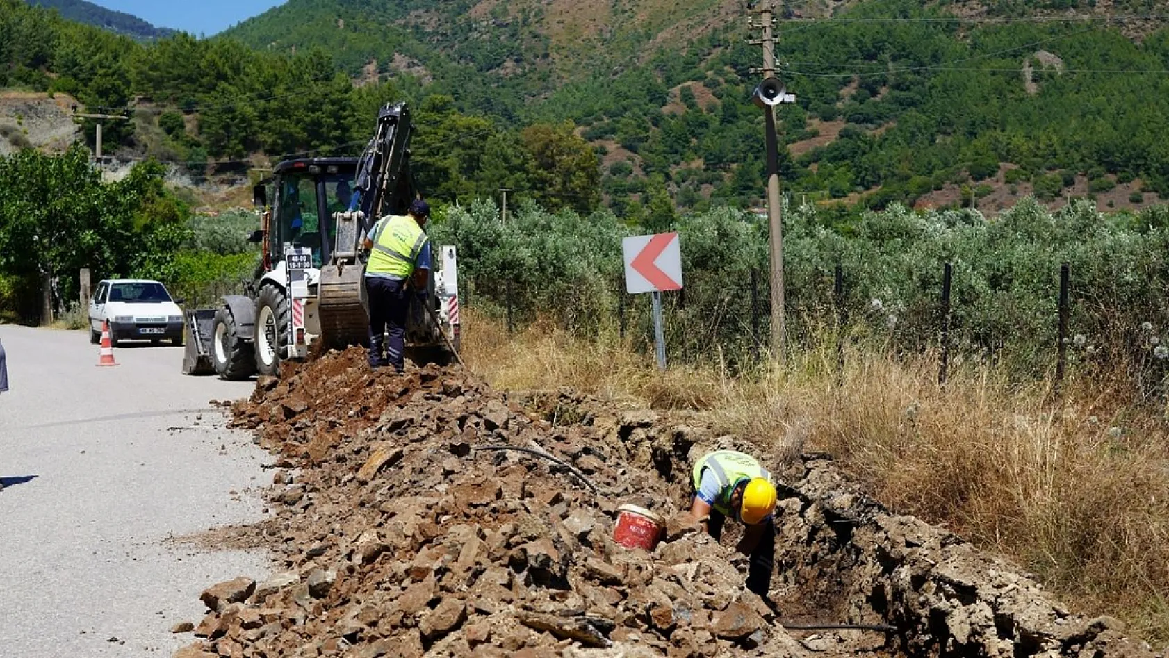 Köyceğiz Kemerağzı Mevkii'ndeki içme suyu hattı yenileniyor