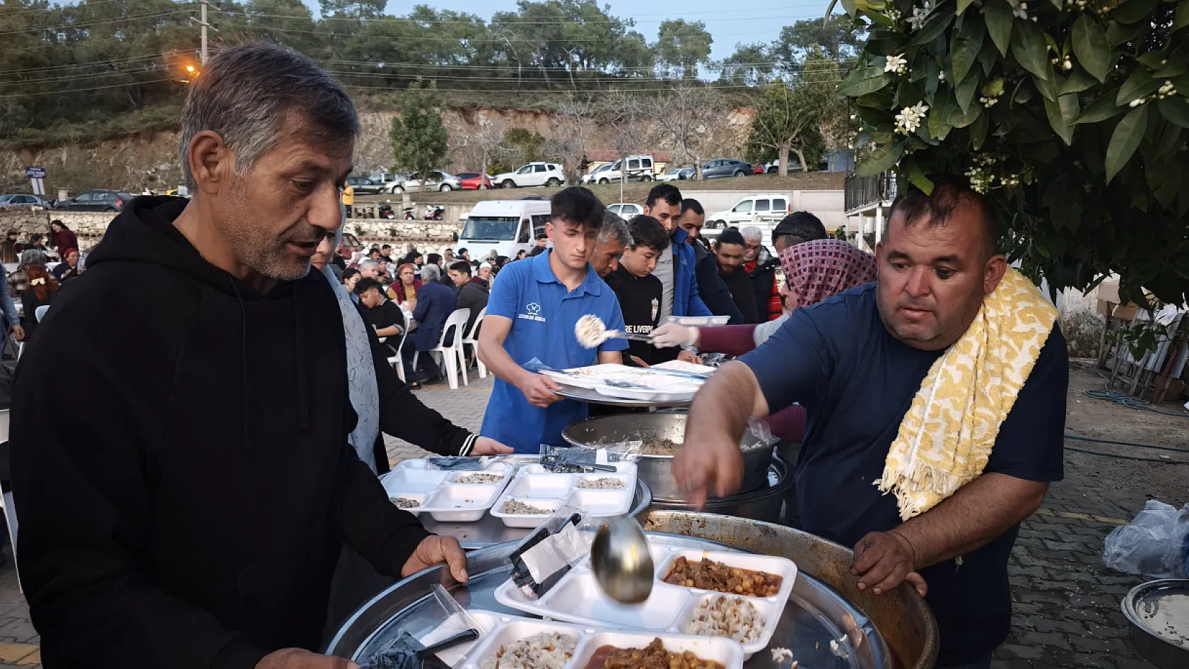 Fethiye Kargı Mahallesi Muhtarlığı'ndan iftar yemeği