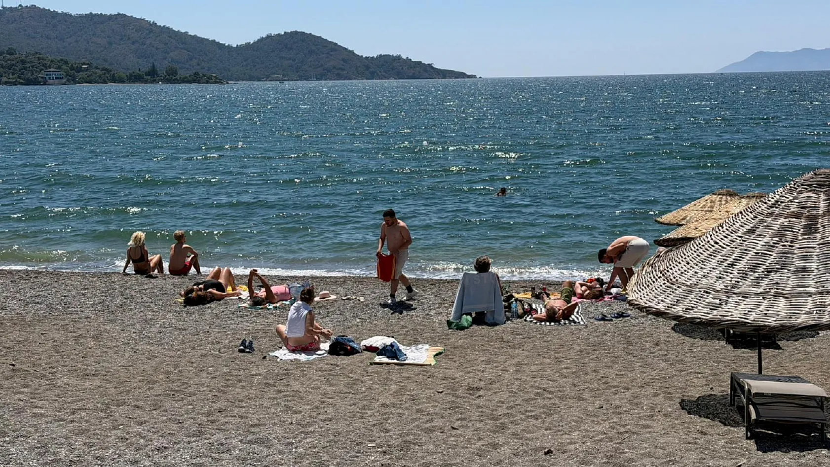 Fethiye'de Sıcak Havayı Fırsat Bilenler Sahillere Akın Etti