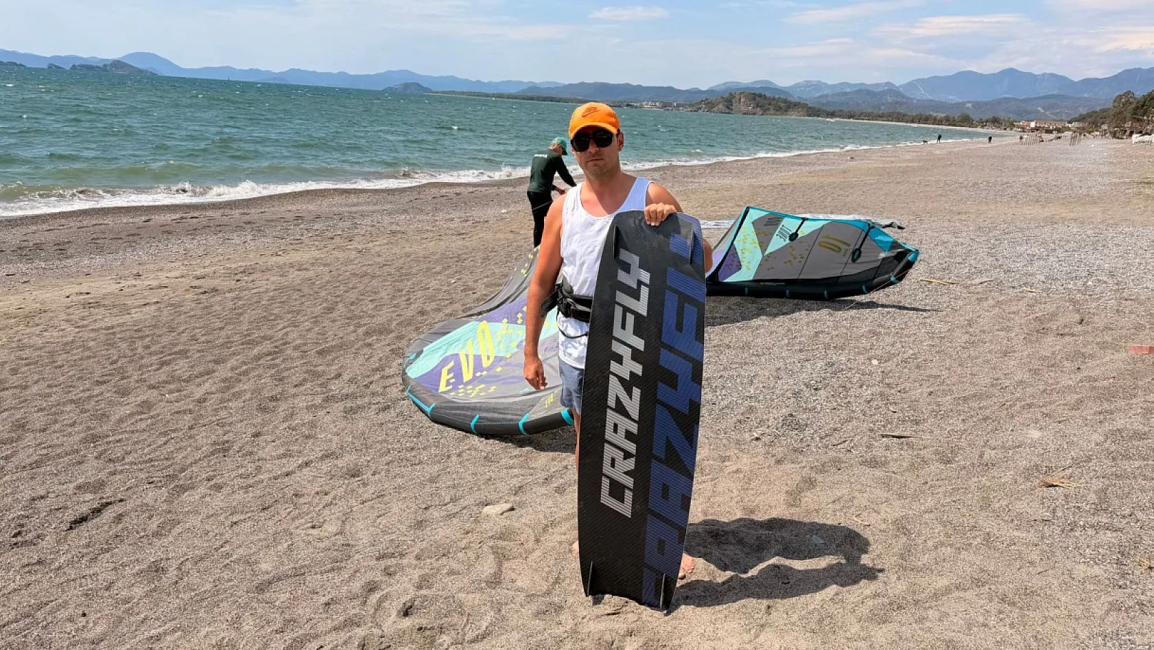 Fethiye Çalış Plajı'nda kitesurf heyecanı: 'Hem su hem hava sporunu birleştiriyor'