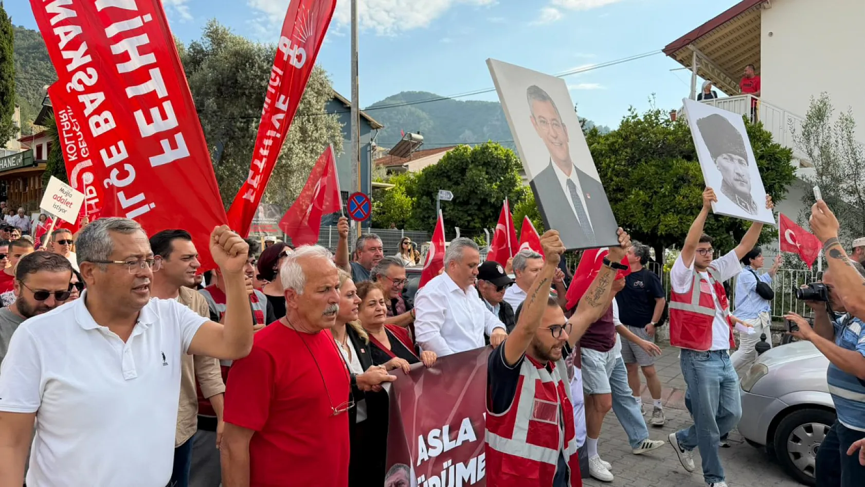 Fethiye'de 'Sandık İradesi' Yürüyüşü