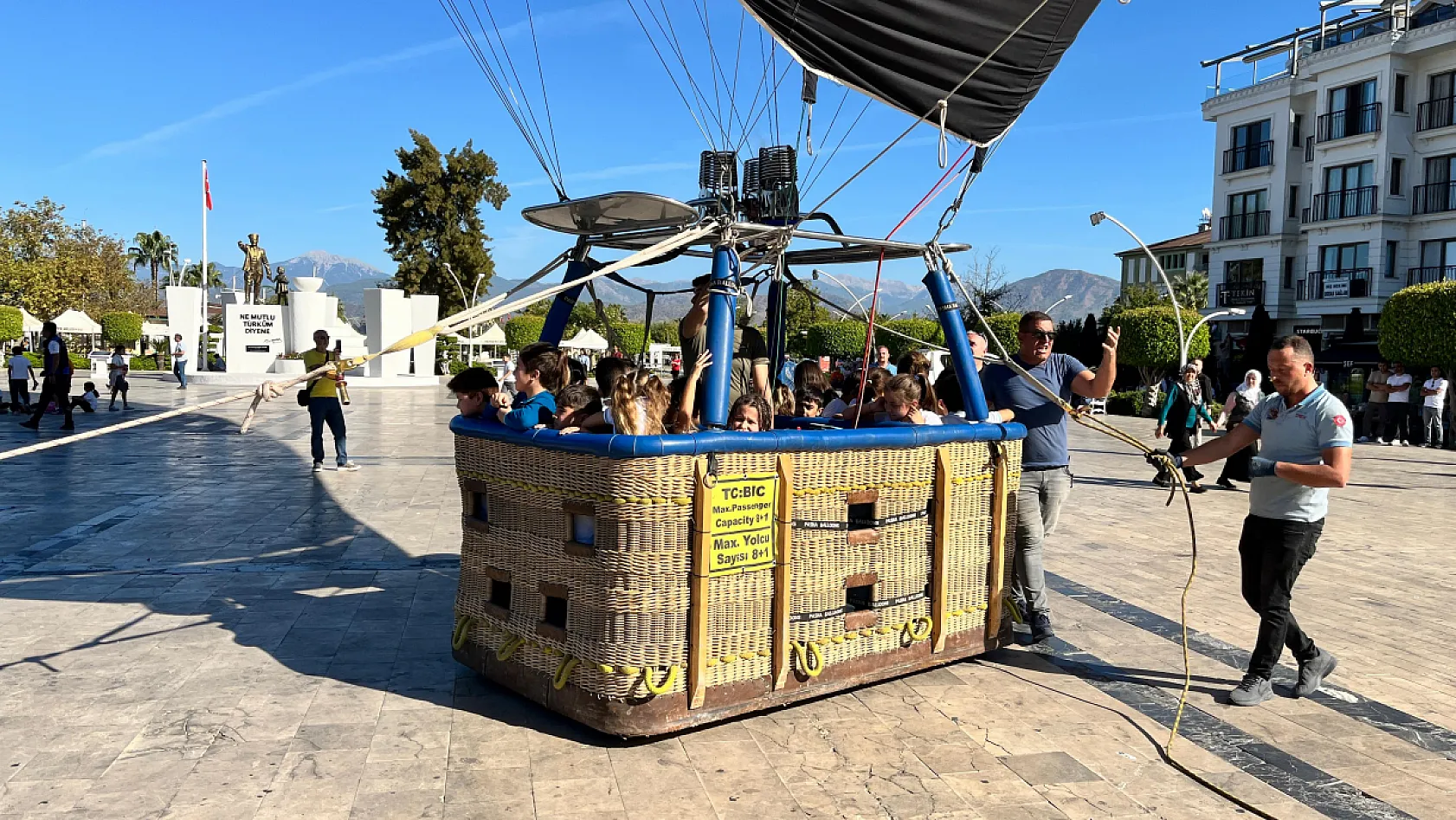 Fethiye Ölüdeniz Hava Oyunları Festivali ikinci gününde devam ediyor