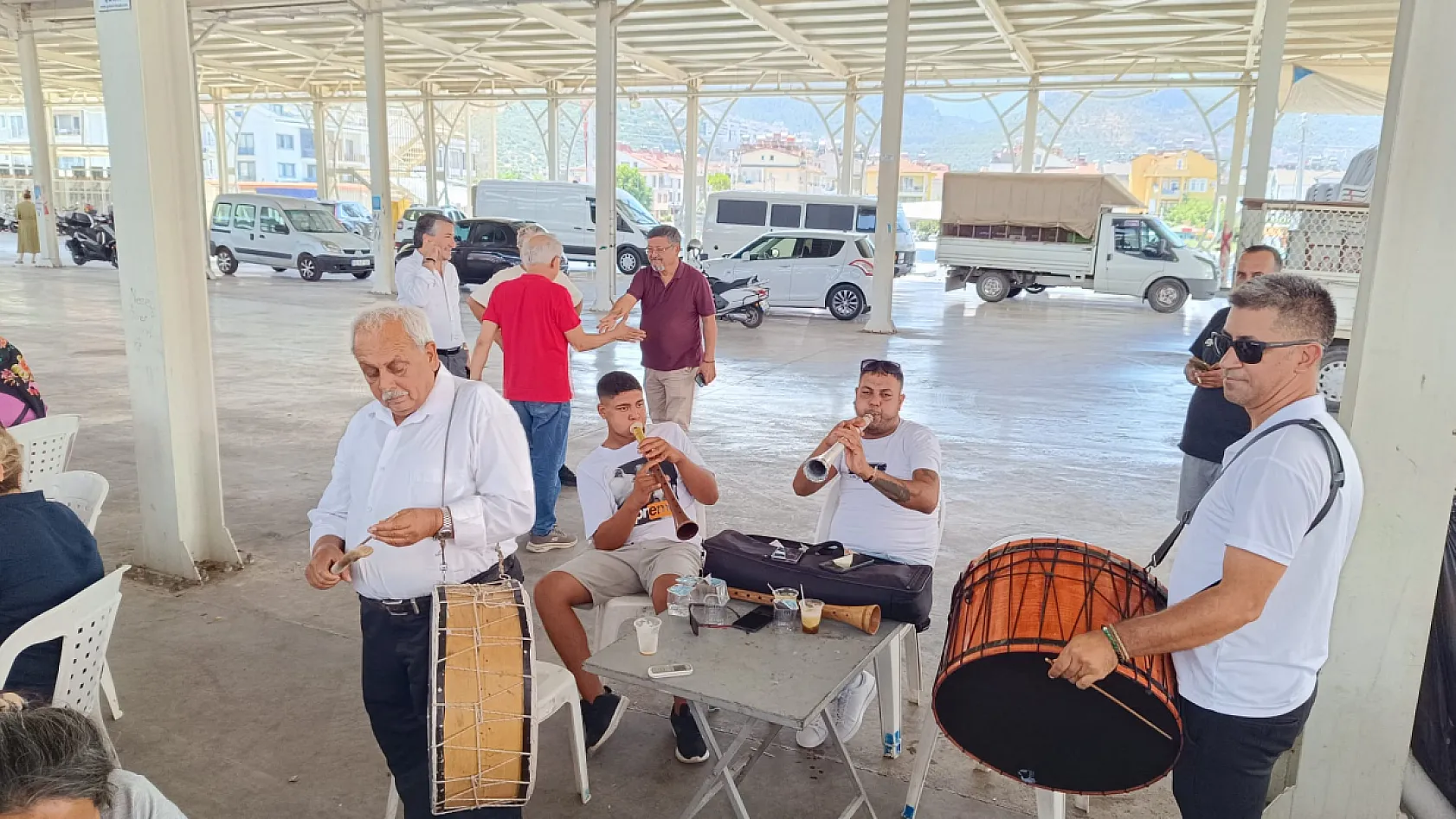 Fethiye'de Çıralı ailesinin mutlu günü öncesi geniş katılımlı buluşma