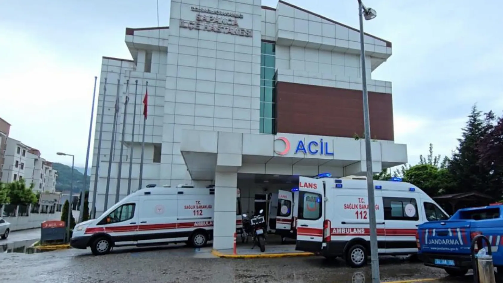 Otomobil 5 Metrelik Şarampole Düştü: 3 kişi yaralandı